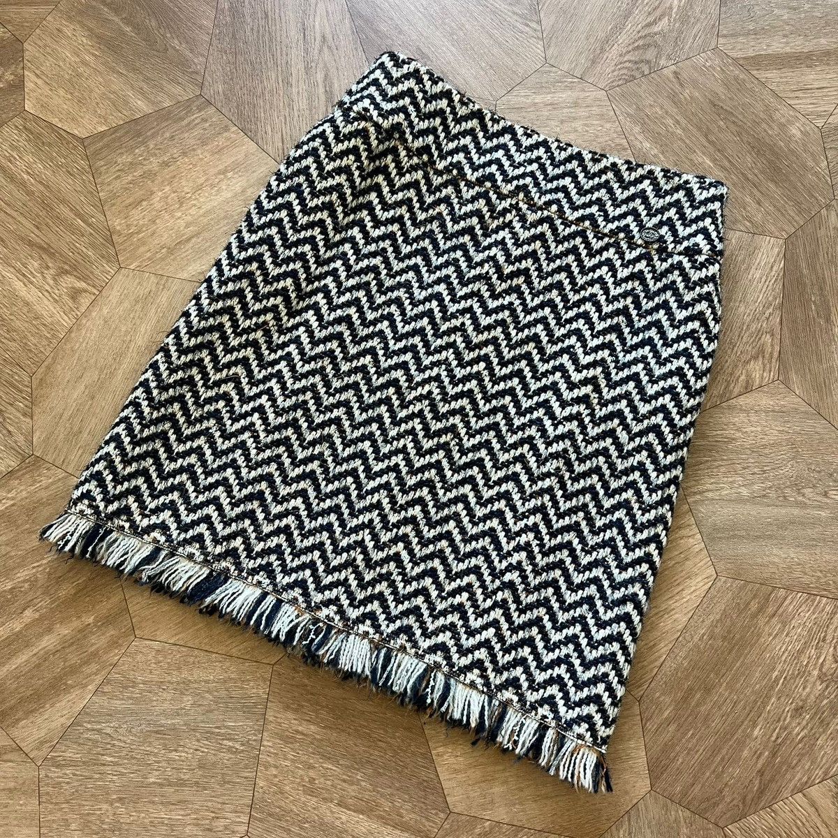 Chanel CHANEL COCO MARK SKIRT WOOL Size 26" / US 2 / IT 38 - 4 Thumbnail