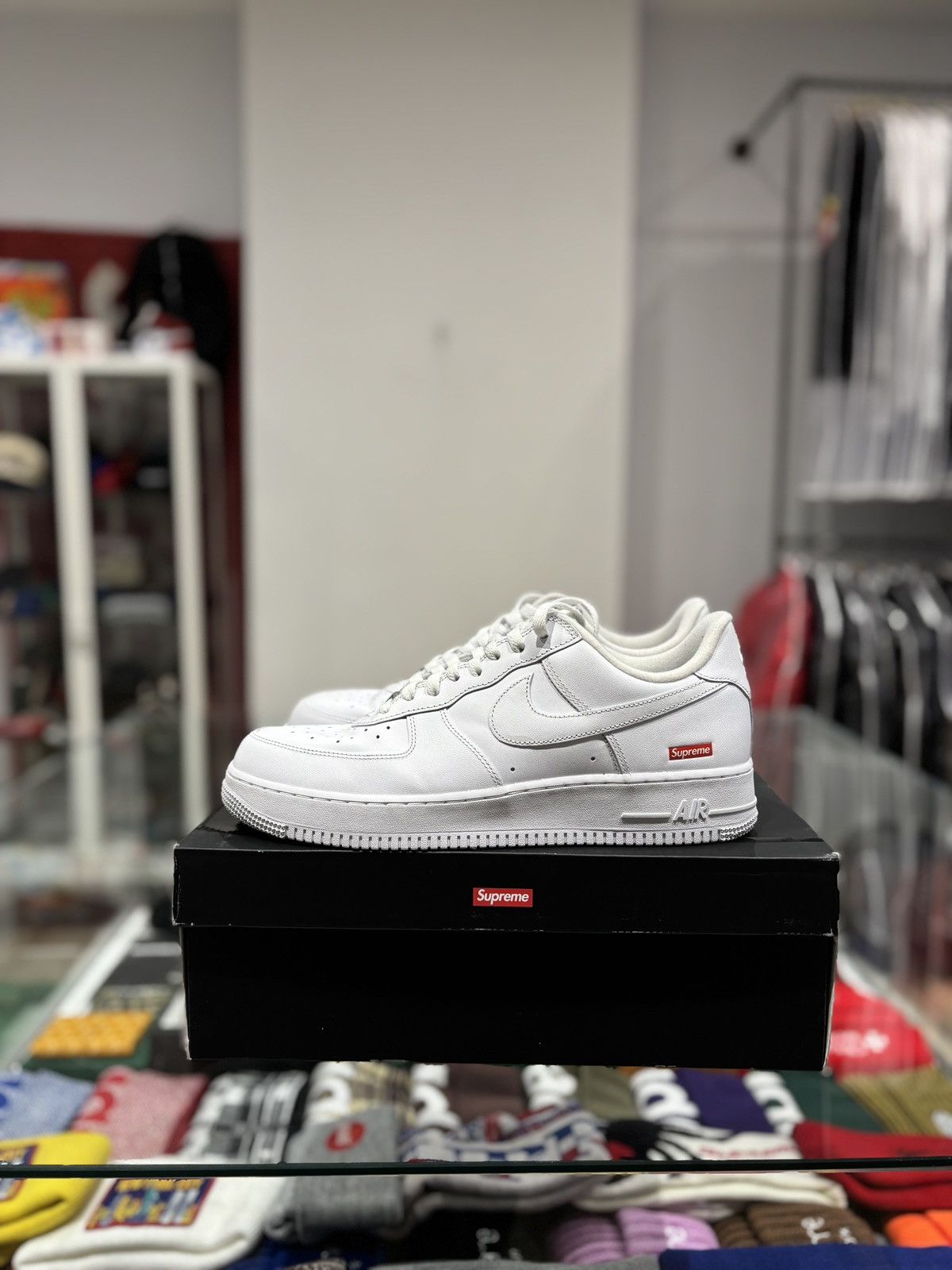 Nike × Supreme Nike Air Force 1 Low Supreme White Size: 11.5 Size US 11.5 / EU 44-45 - 2 Thumbnail