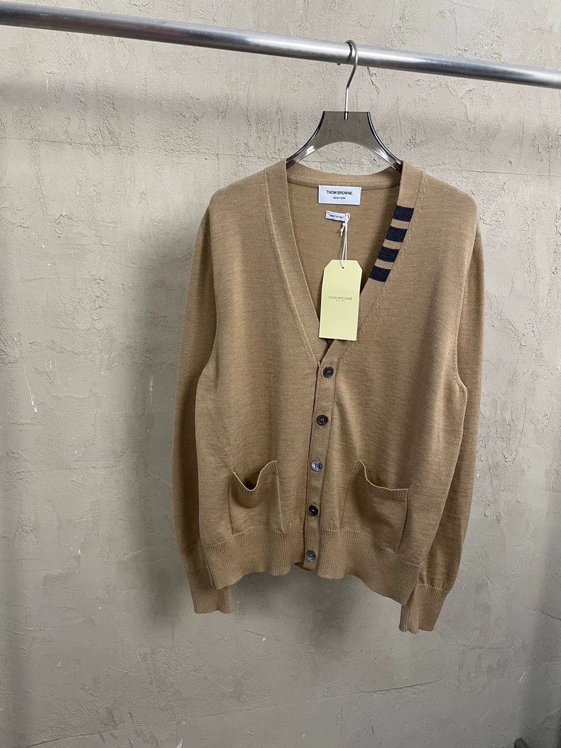 Thom Browne Thom Browne size3 A thin wool sweater with a khaki collar Size US L / EU 52-54 / 3 - 1 Thumbnail