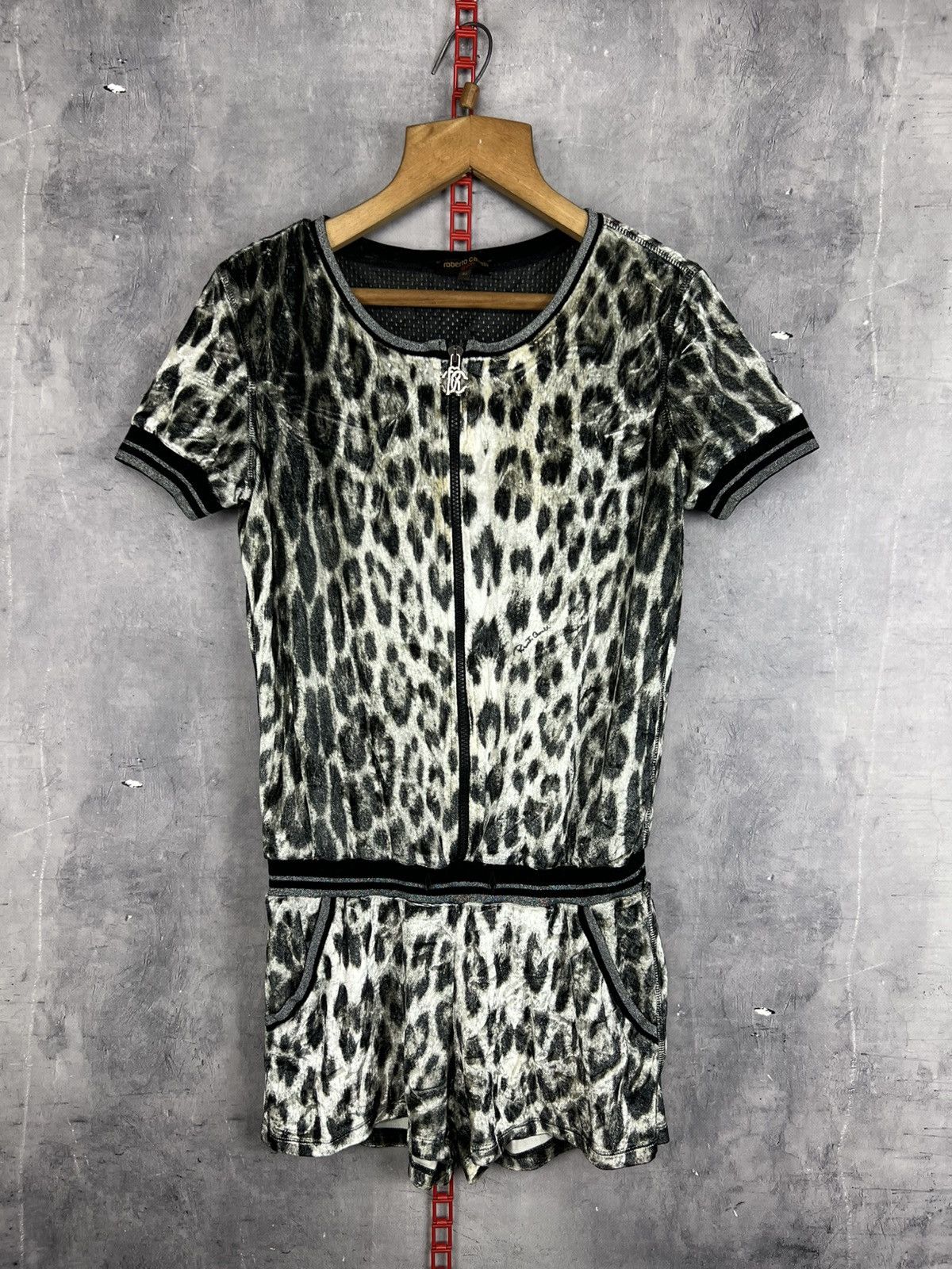 Roberto Cavalli ROBERTO CAVALLI- ANIMAL PRINT- SIGNATURE- JUMPSUIT SZ 42 Size 28" / US 6 / IT 42 - 1 Thumbnail