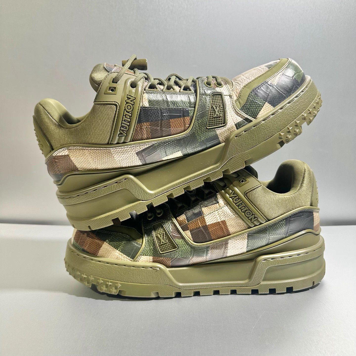Louis Vuitton Louis Vuitton x Pharrell Trainer 8.5/42.5 1x Worn Size US 9.5 / EU 42-43 - 4 Thumbnail
