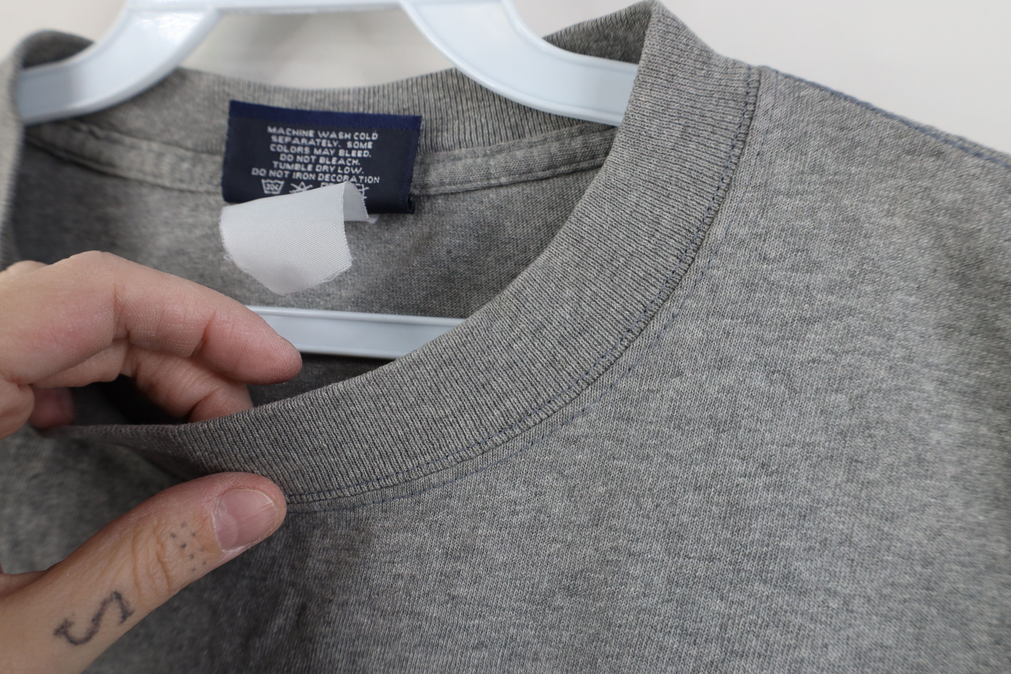 Vintage Vintage 90s Seton Hall University Short Sleeve T-Shirt Gray Size US L / EU 52-54 / 3 - 8 Thumbnail