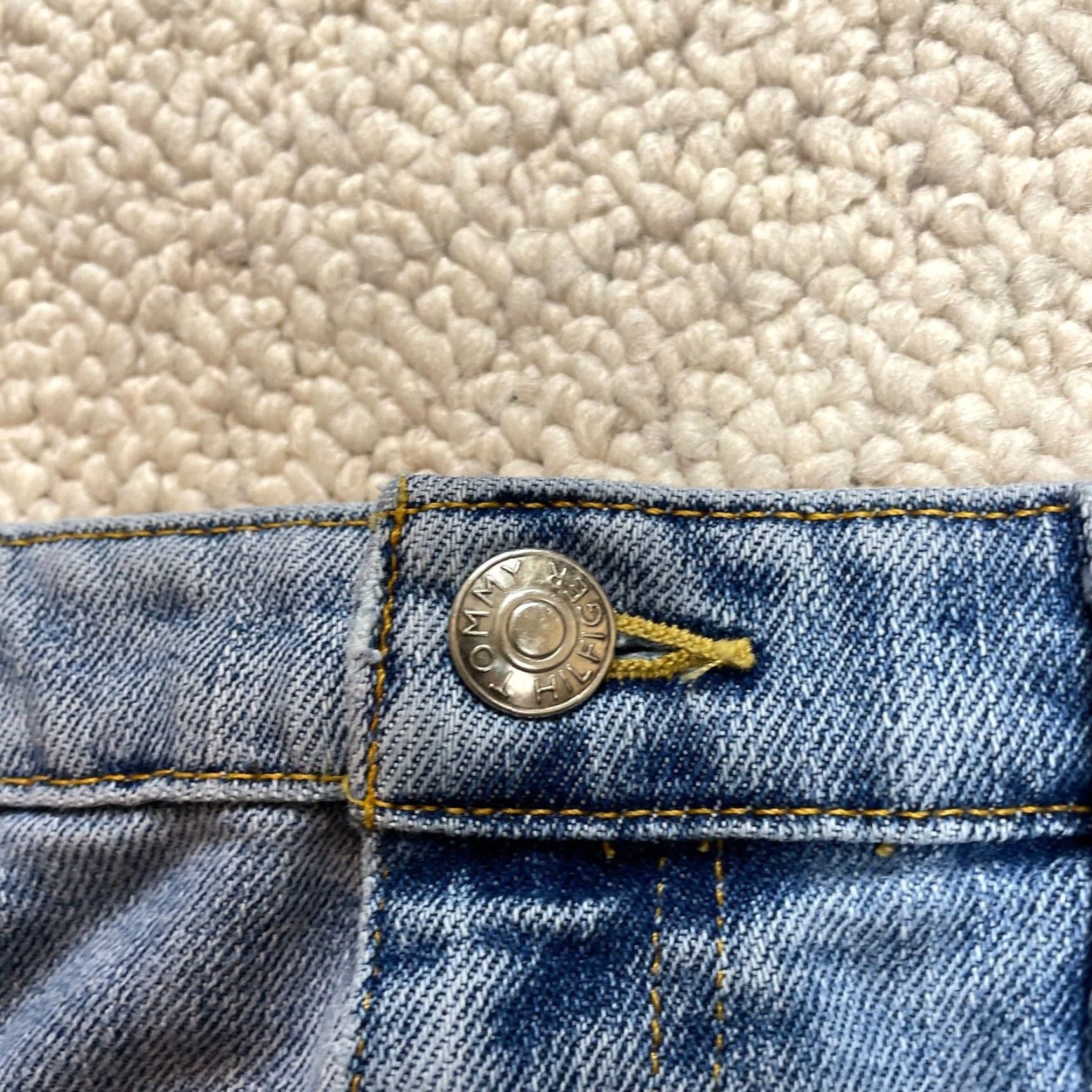 Tommy Hilfiger VINTAGE Tommy Hilfiger Jeans Shorts Womens 12 Hipster Blue Denim Medium Wash Cutoff Size 34" / US 12 / IT 48 - 7 Thumbnail