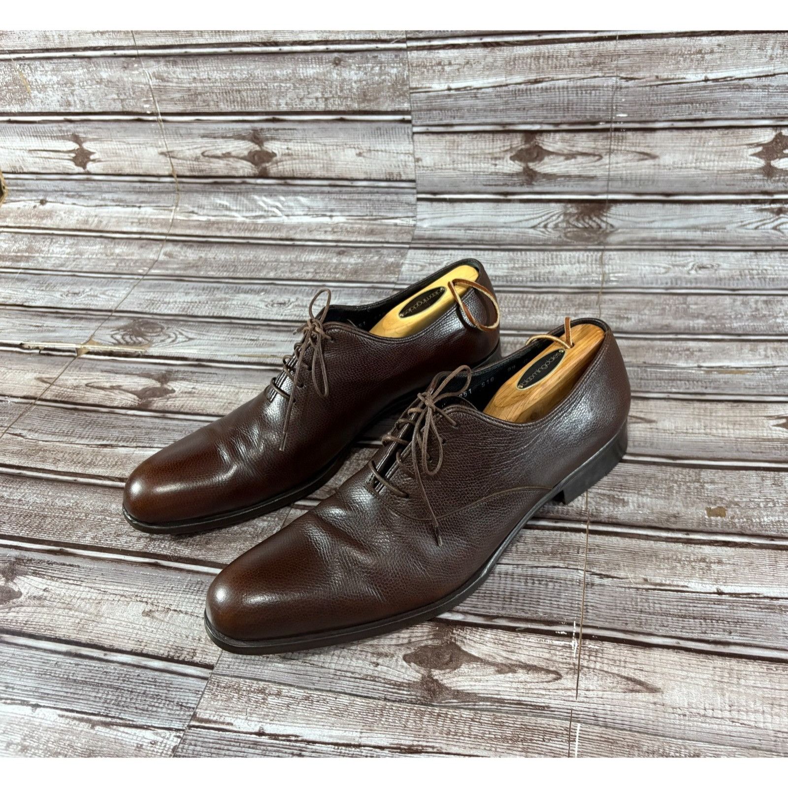 SALVATORE FERRAGAMO pebbled grain leather dress shoes size 9