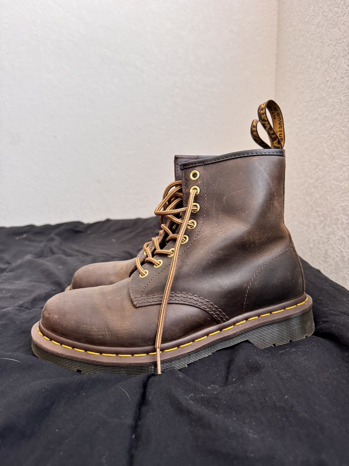 Dr. Martens 1460 CRAZY HORSE LEATHER LACE UP BOOTS Size US 7 / EU 40 - 4 Thumbnail