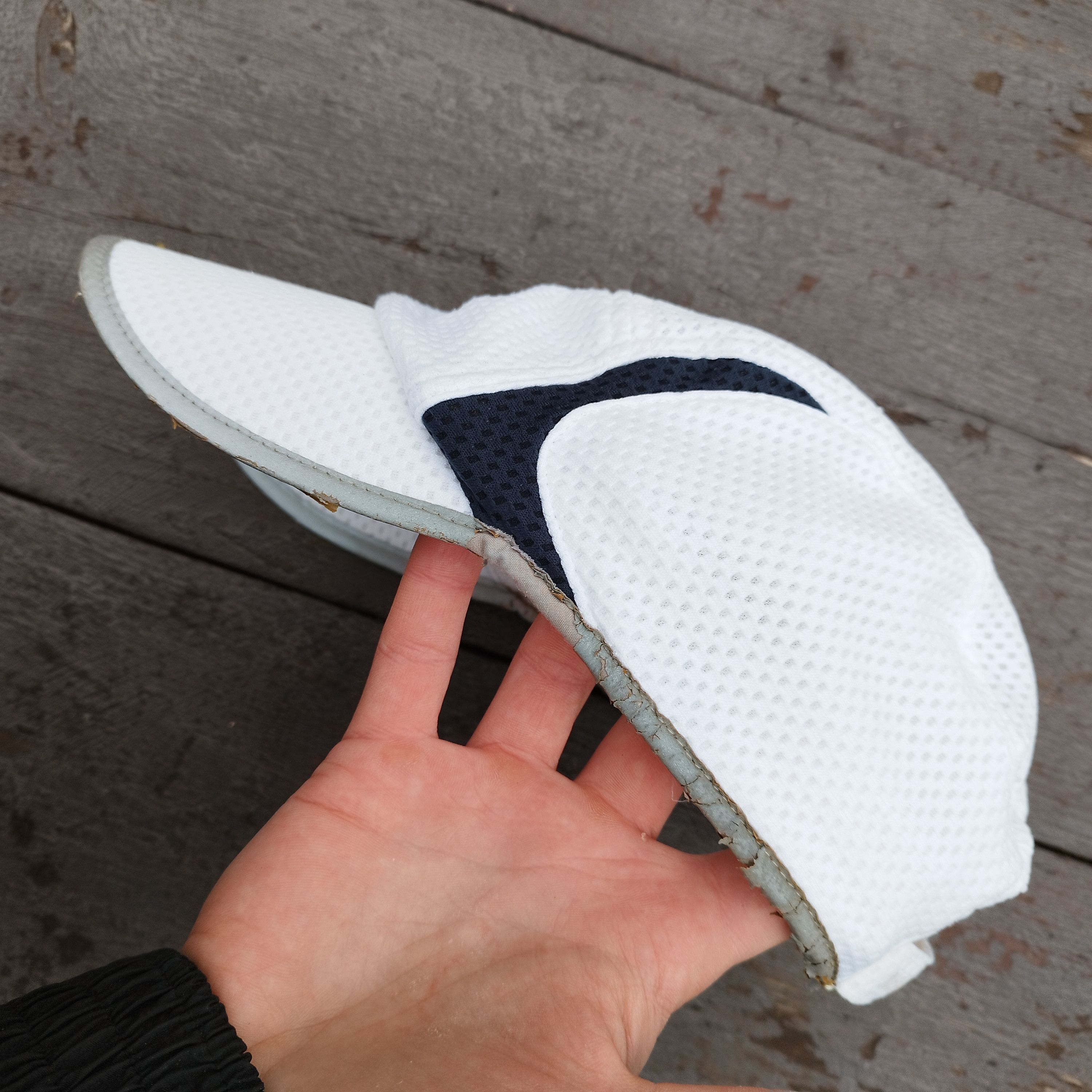 Nike Nike Mesh Running Cap Adjustable High-Visibility Ultralight Size ONE SIZE - 4 Thumbnail