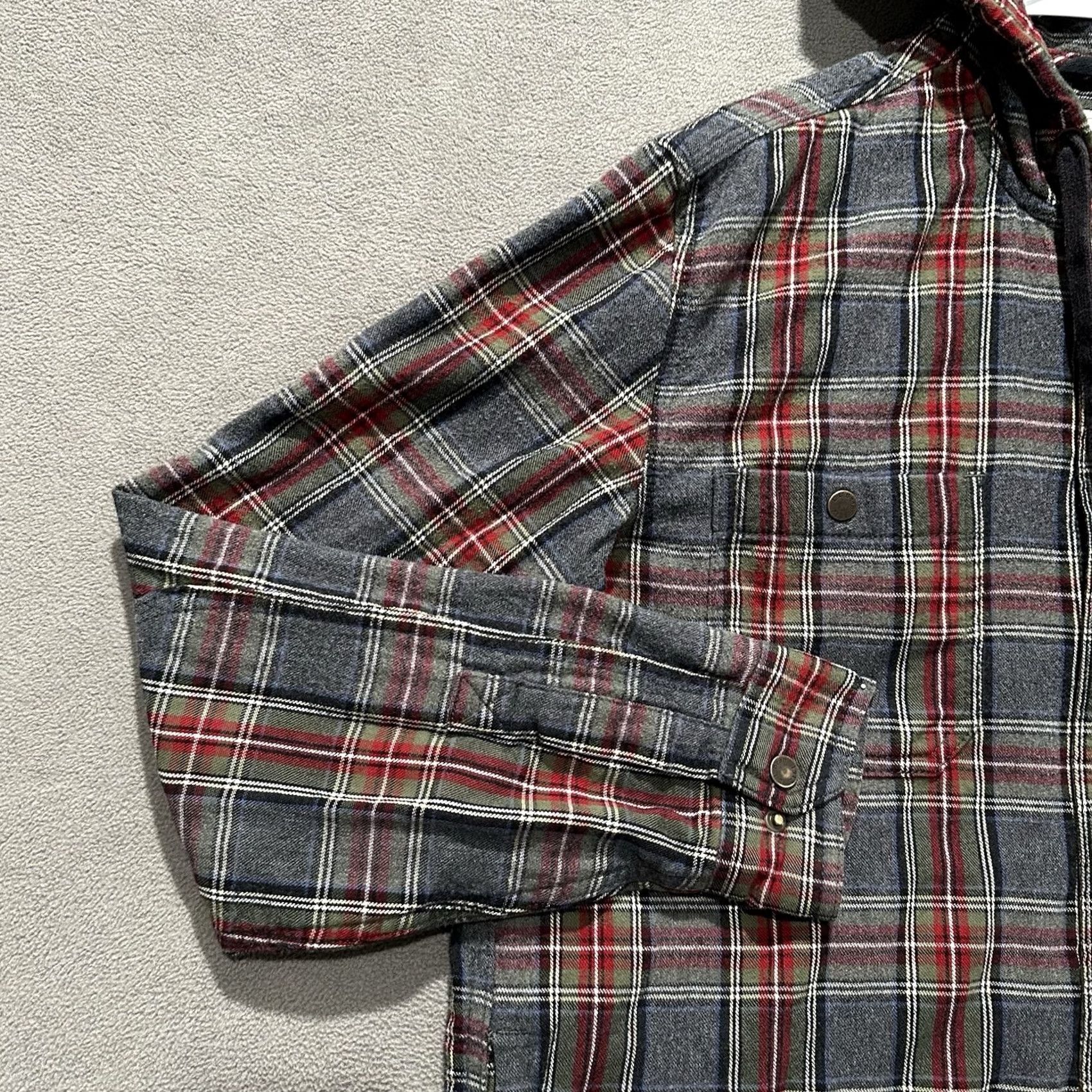 Vintage LL Bean Hooded Flannel Shirt Mens M Gray Red Scotch Plaid Metal Snaps Shacket Size US M / EU 48-50 / 2 - 7 Thumbnail