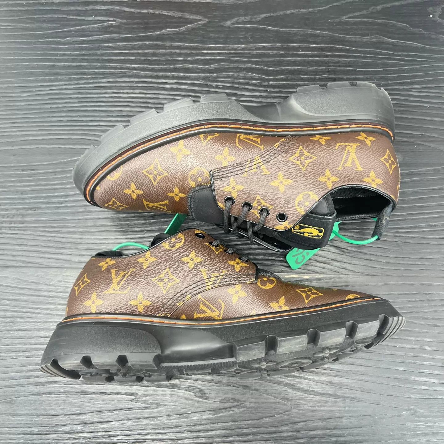 Louis Vuitton LV x NBA Bold Full Print Leather Shoes 7.5/41.5 LN Size US 7.5 / EU 40-41 - 5 Thumbnail