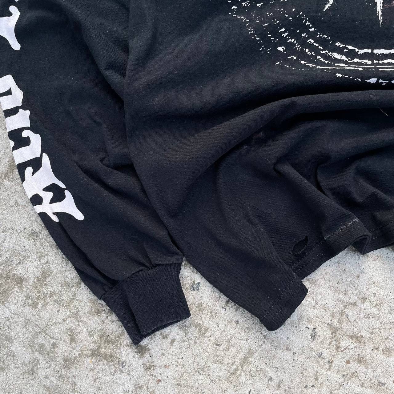 Band Tees Vintage Acid Thhrone Long-sleeve T-shirts Confees Your Sins Size US L / EU 52-54 / 3 - 8 Thumbnail