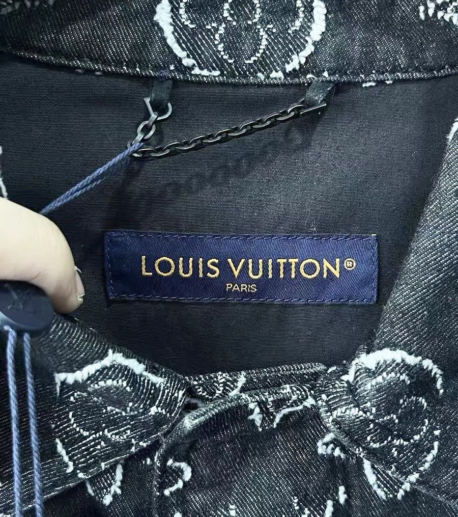 Louis Vuitton Louis Vuitton L Black Monogram Short Sleeves Denim Shirt Size US L / EU 52-54 / 3 - 4 Thumbnail