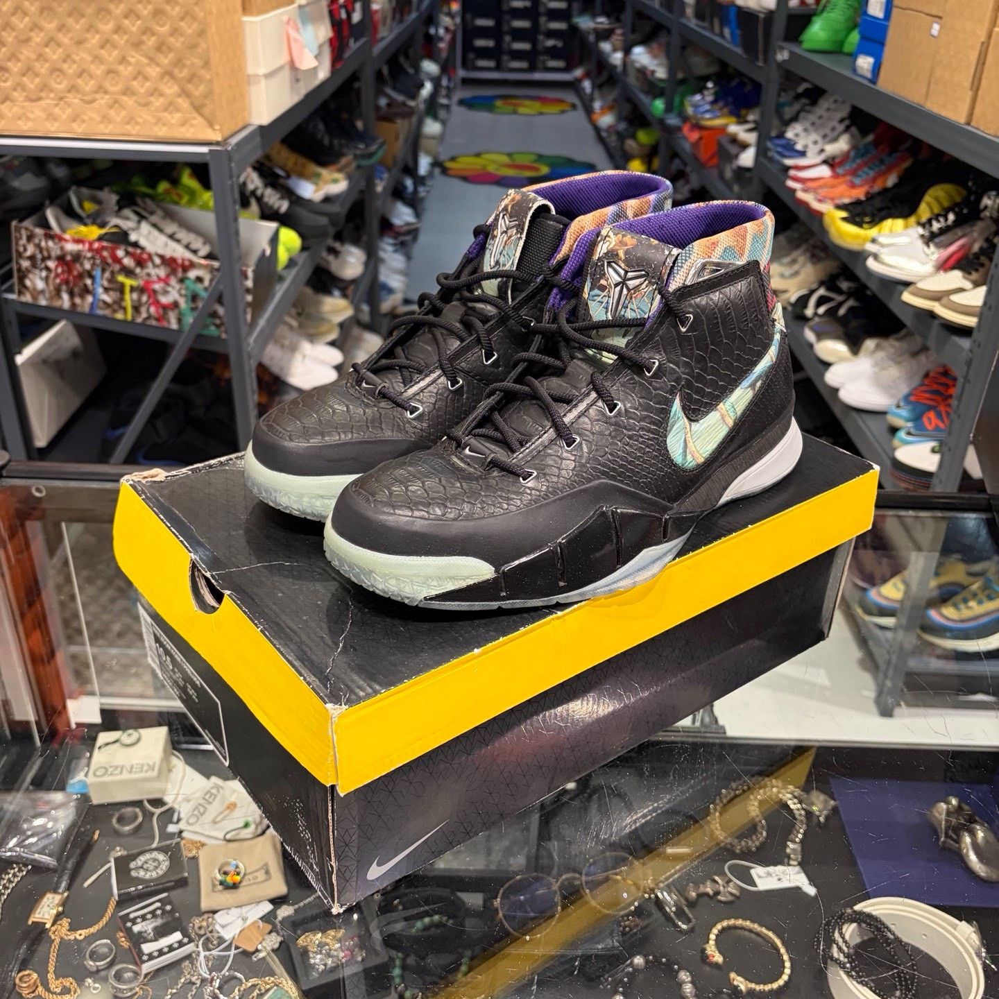 Nike Nike Black Lowtop Sneakers 11 Men Size US 11 / EU 44 - 1 Thumbnail