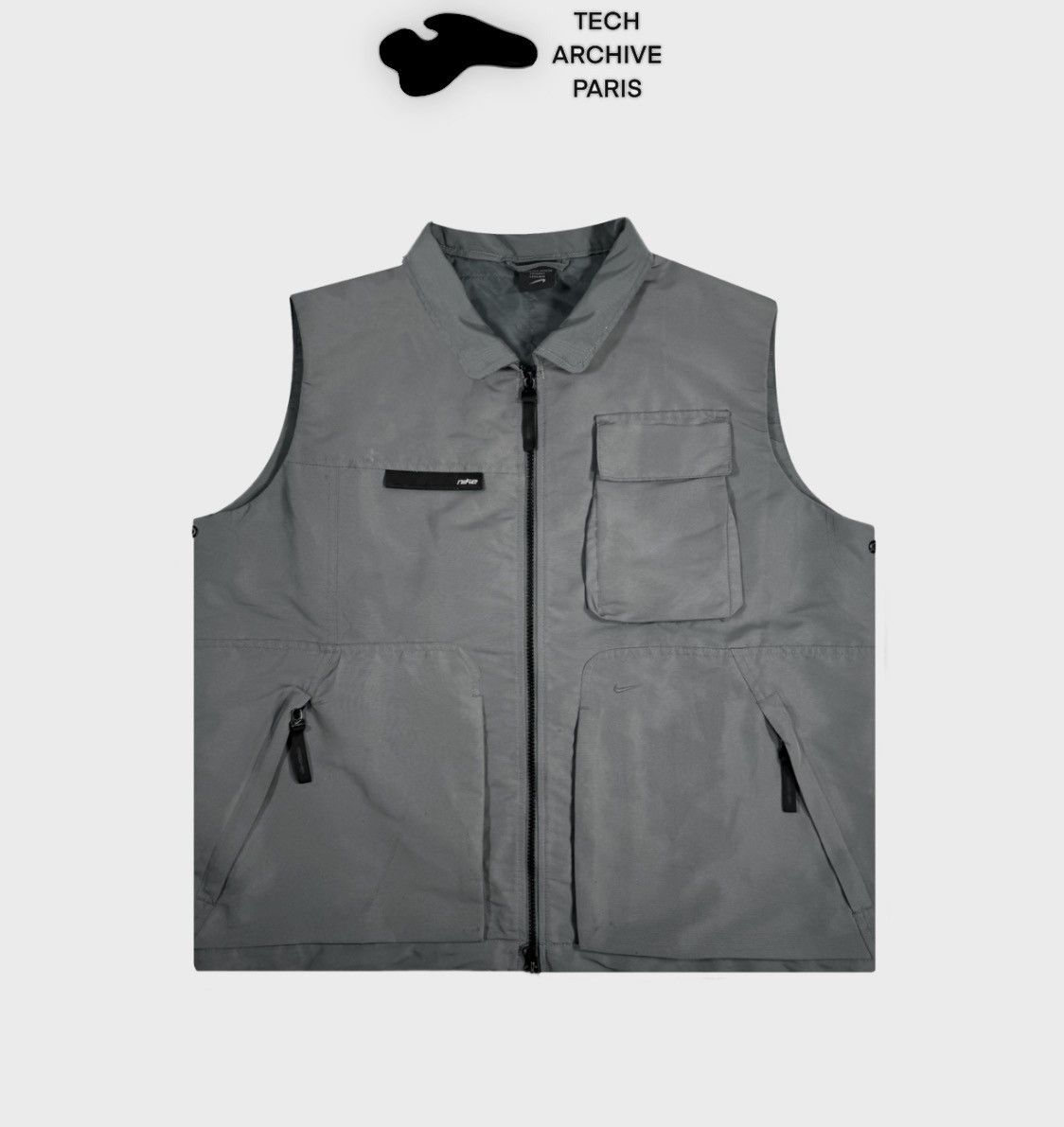 Nike × Vintage 2000’s vintage Nike technical sleeveless jacket Size US L / EU 52-54 / 3 - 1 Thumbnail