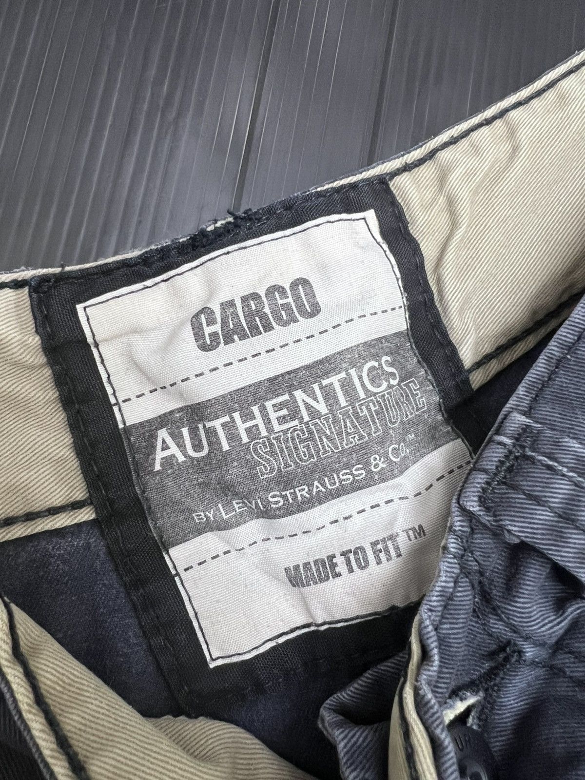 Levi's Y2K Thrashed Faded Levis Cargo Short pant Size US 28 / EU 44 - 3 Thumbnail