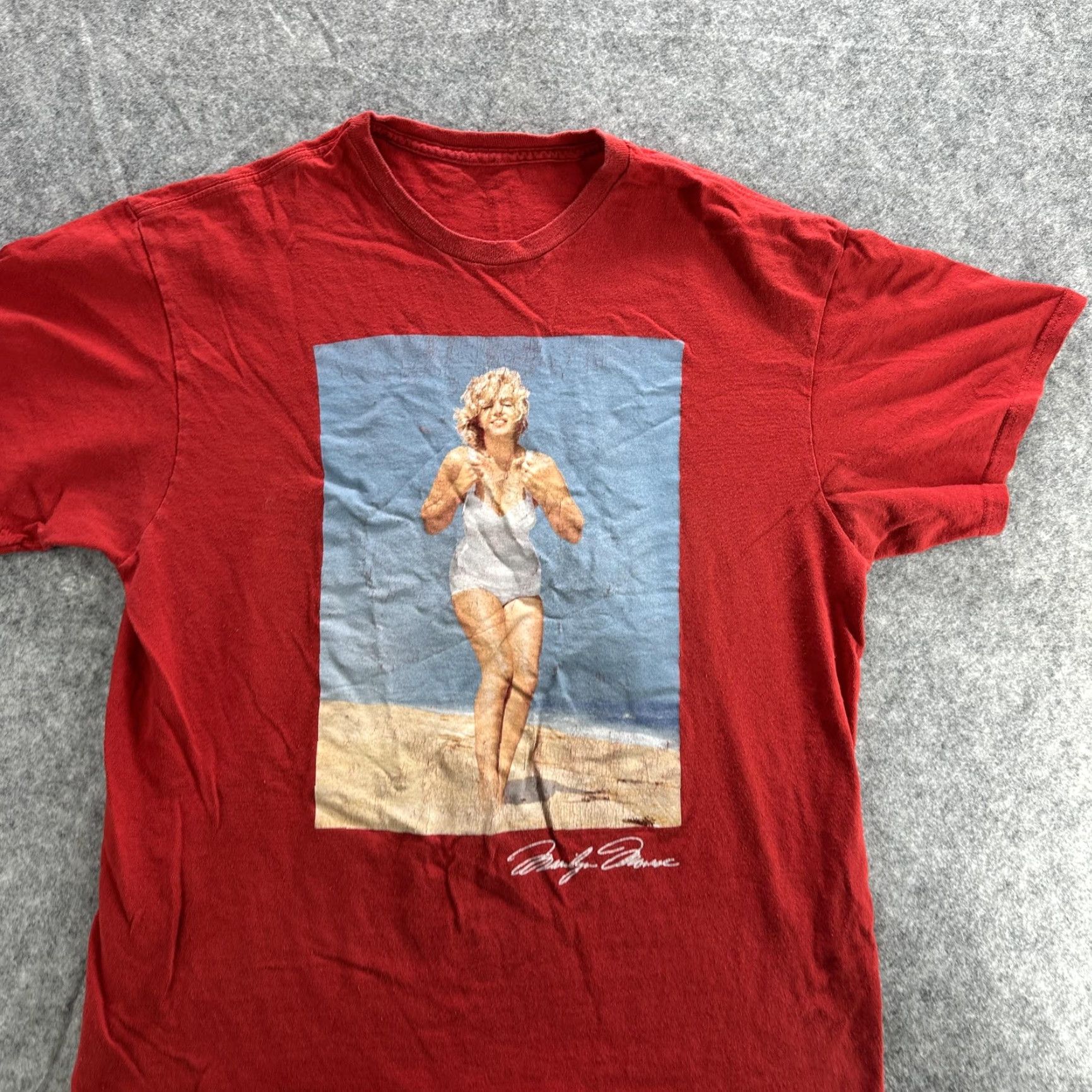 Vintage VINTAGE Marilyn Monroe Shirt Mens L Red Graphic Tee Pinup Beach 90s T-Shirt - Mens Large Red Marilyn Monroe Graphic Tee Vintage 90s Beach Shirt Size US L / EU 52-54 / 3 - 2 Thumbnail