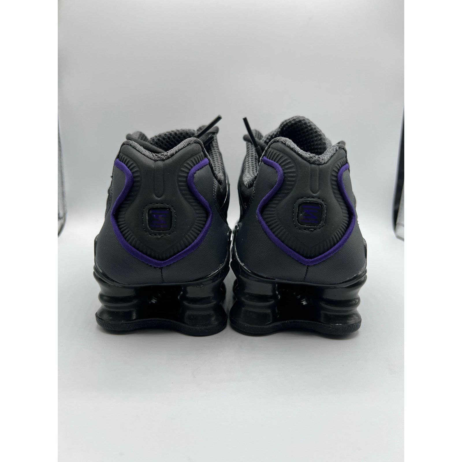 Nike Nike Shox TL GS “Dark Smoke Grey Court Purple” size 3.5Y/5 Size US 5 / IT 35 - 4 Thumbnail