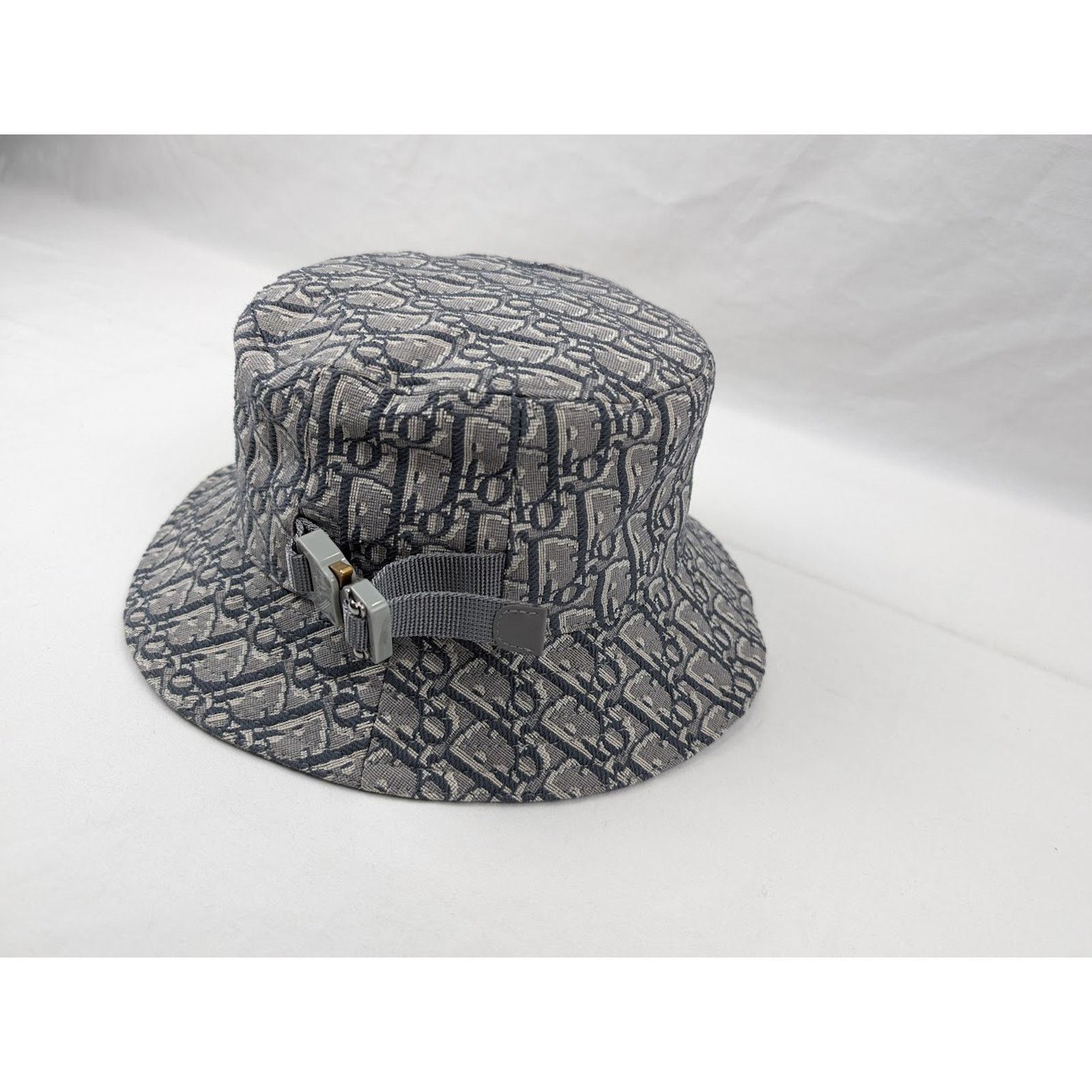 o1rshd1 Size: M / M. Woven Hat / Cap in Multicolor