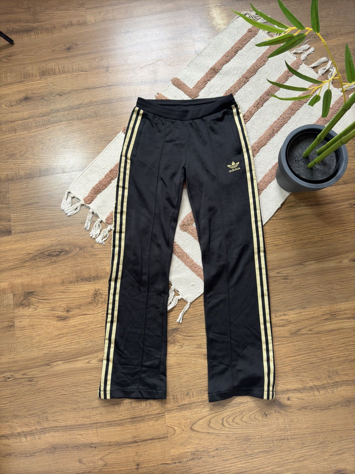 Adidas ADIDAS BLACK GOLD TRACK PANTS 1990s Size 25" / US 0 / IT 36 - 2 Thumbnail