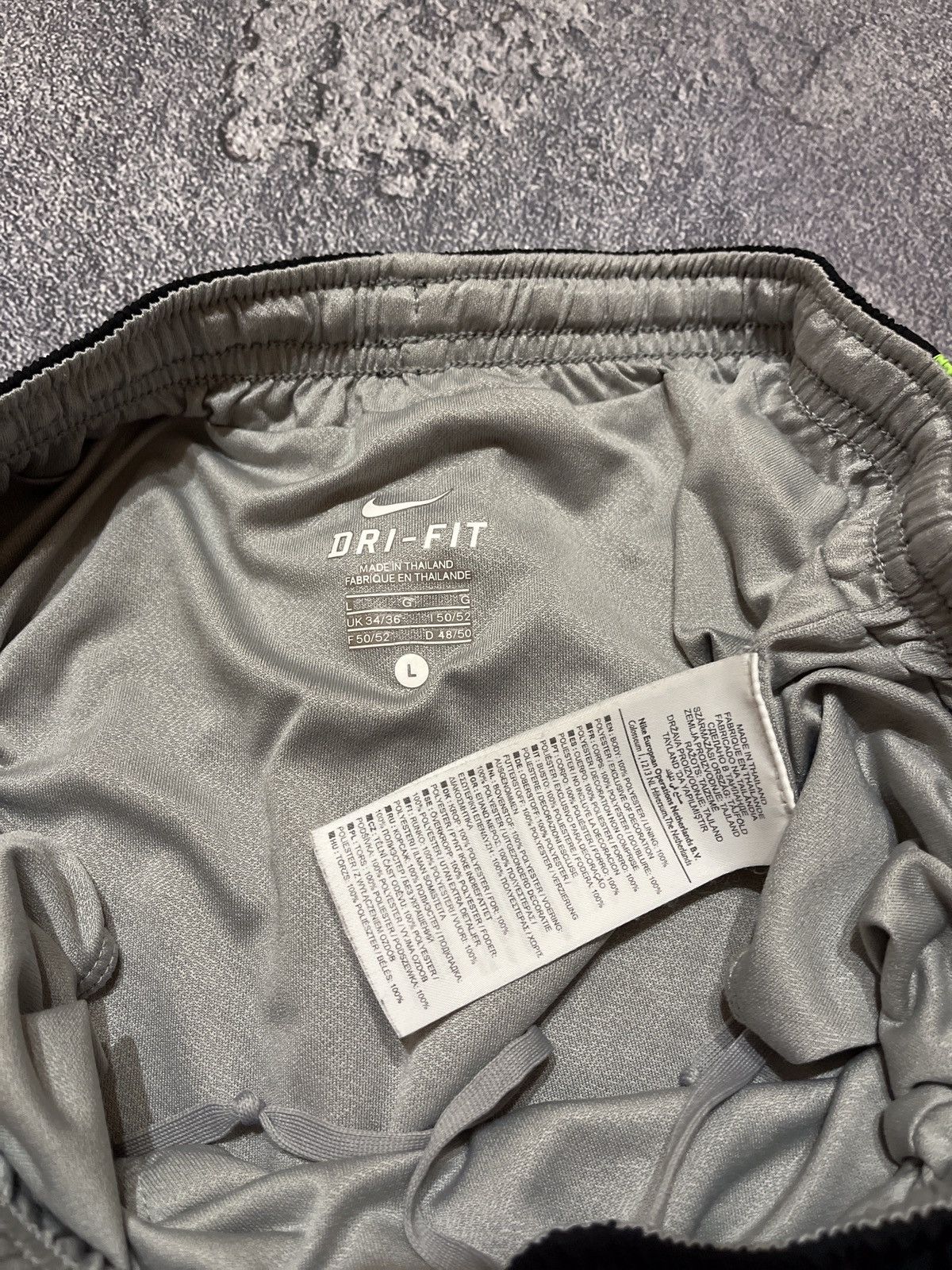 Nike × Vintage Vintage Nike shorts streetwear swoosh casual y2k size L Size US 34 / EU 50 - 6 Thumbnail