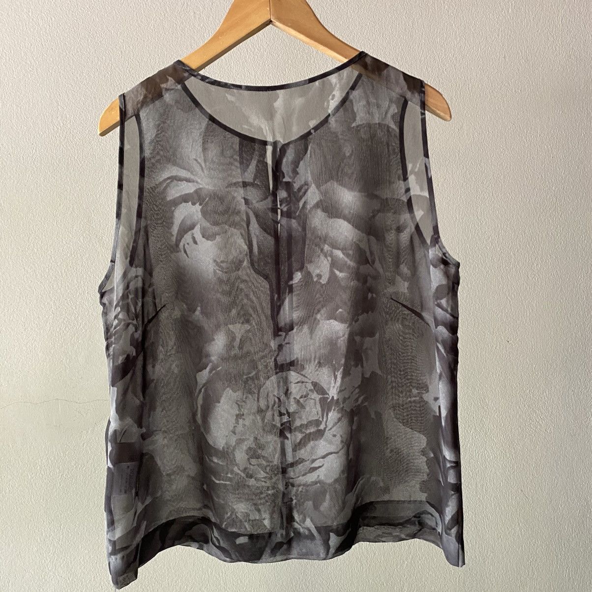 Givenchy GIVENCHY Transparent Gray Floral Sleeveless Blouse Size M / US 6-8 / IT 42-44 - 8 Thumbnail
