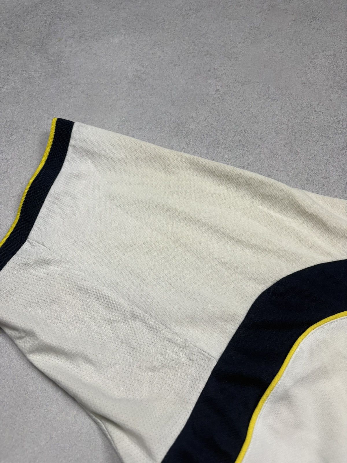 Vintage Vintage Leeds United Douglas #4 2006/07 Home Football Jersey Size US XL / EU 56 / 4 - 21 Thumbnail