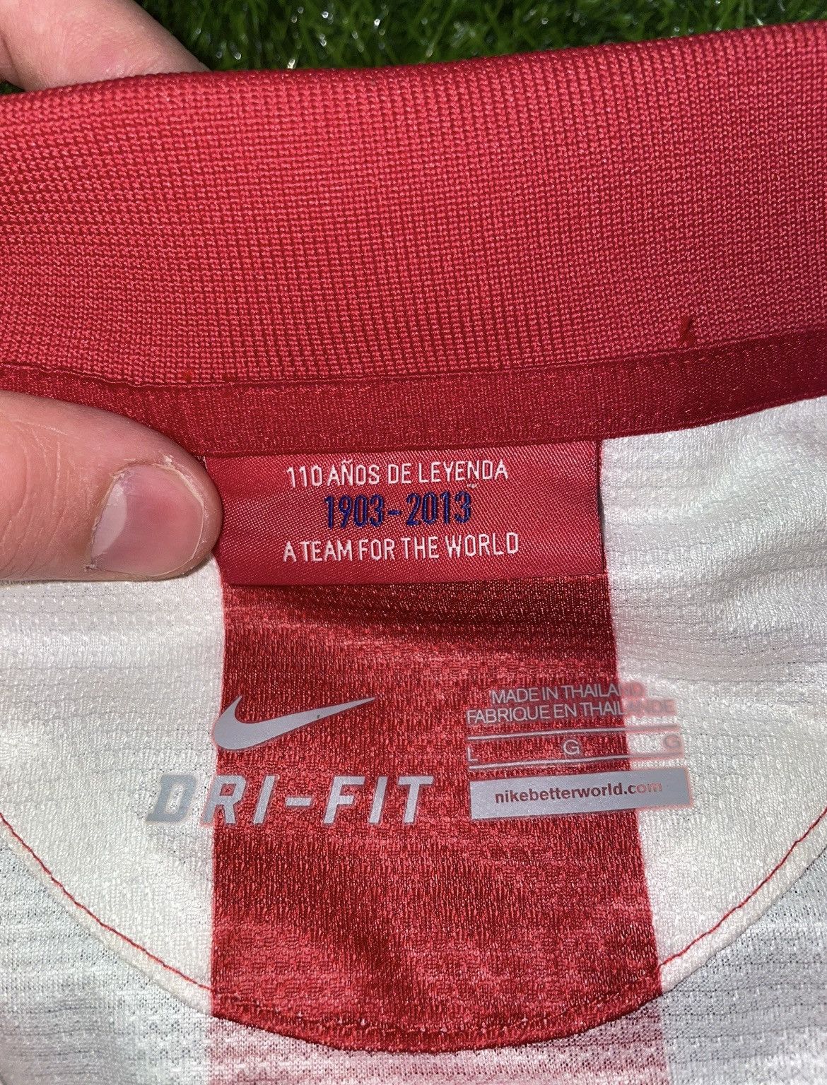 Other ATLETICO MADRID 2013/2014 HOME SOCCER JERSEY NIKE Size L Size US L / EU 52-54 / 3 - 4 Thumbnail