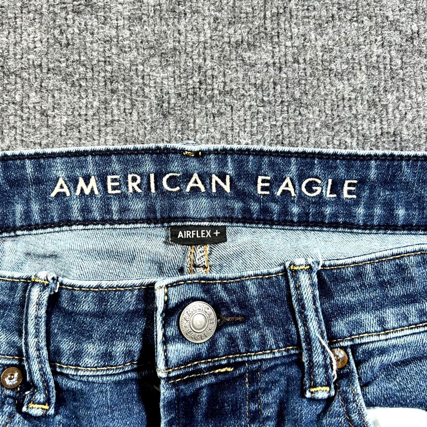 American Eagle Outfitters American Eagle Outfitters Jeans Men 32x30 Blue Denim Medium Wash Straight Leg / 5-Pocket Design / Button Closure / Regular Fit Size US 32 / EU 48 - 7 Thumbnail