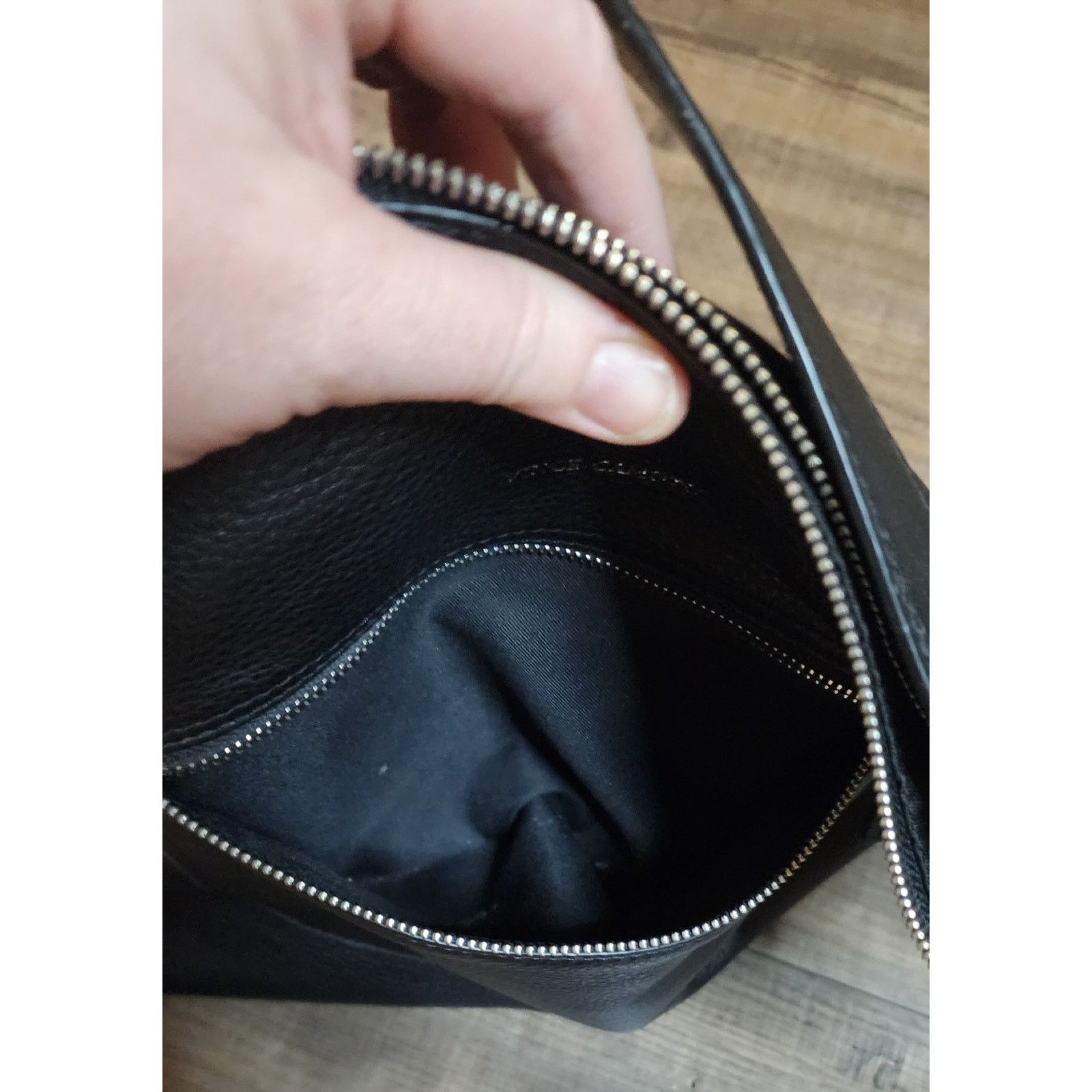 Vince Camuto Vince Camuto Black Soft Leather Purse Bag Zippers Preowned Y Size ONE SIZE - 4 Thumbnail