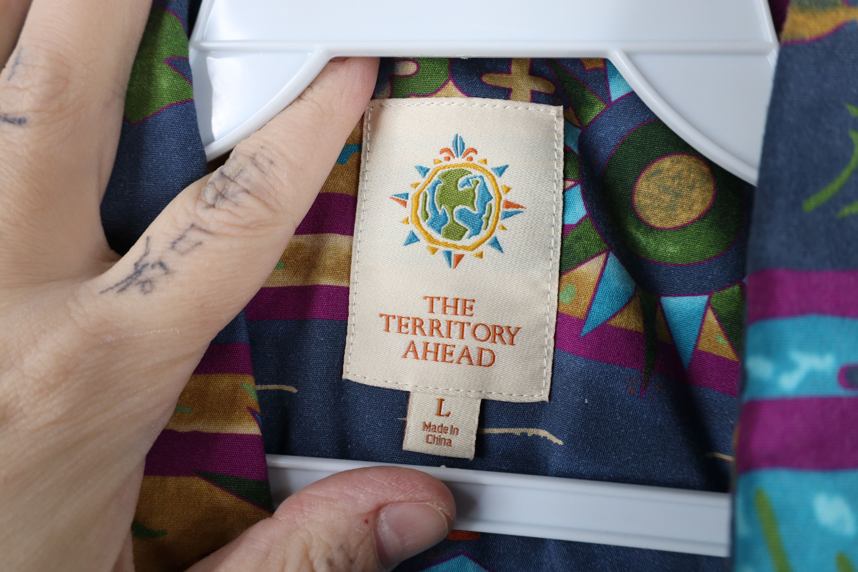 Vintage Vintage 90s Streetwear Rainbow Geometric Camp Button Shirt Size US L / EU 52-54 / 3 - 7 Thumbnail