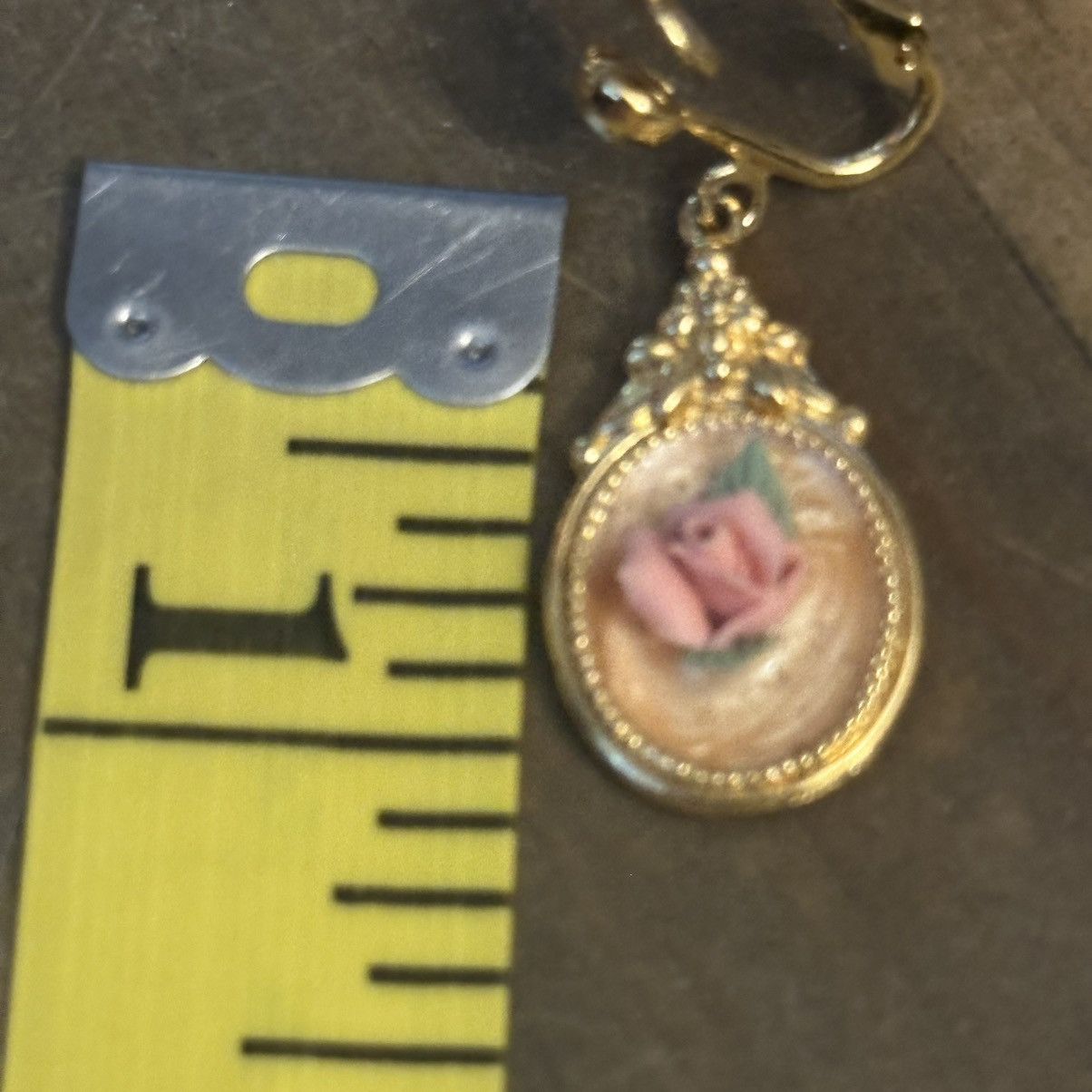 Vintage Vintage Avon Victorian Rose dangle earrings Size ONE SIZE - 2 Thumbnail