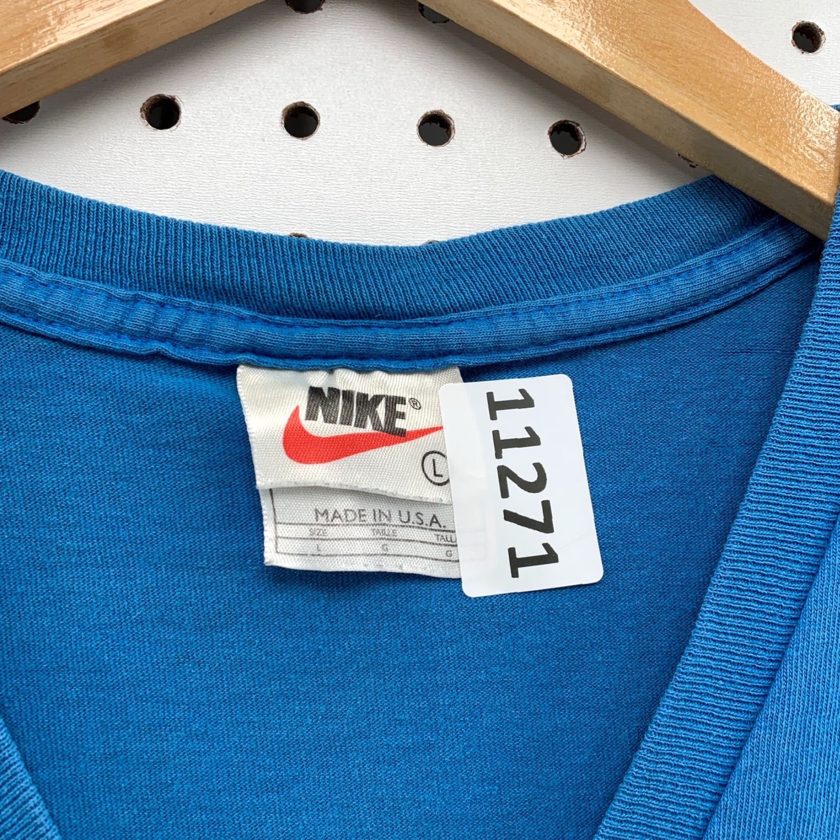 Nike VINTAGE Nike Shirt 90s Adult Large Blue White Swoosh Sleeveless Made In USA 22x29.5 Mens Size US L / EU 52-54 / 3 - 6 Thumbnail
