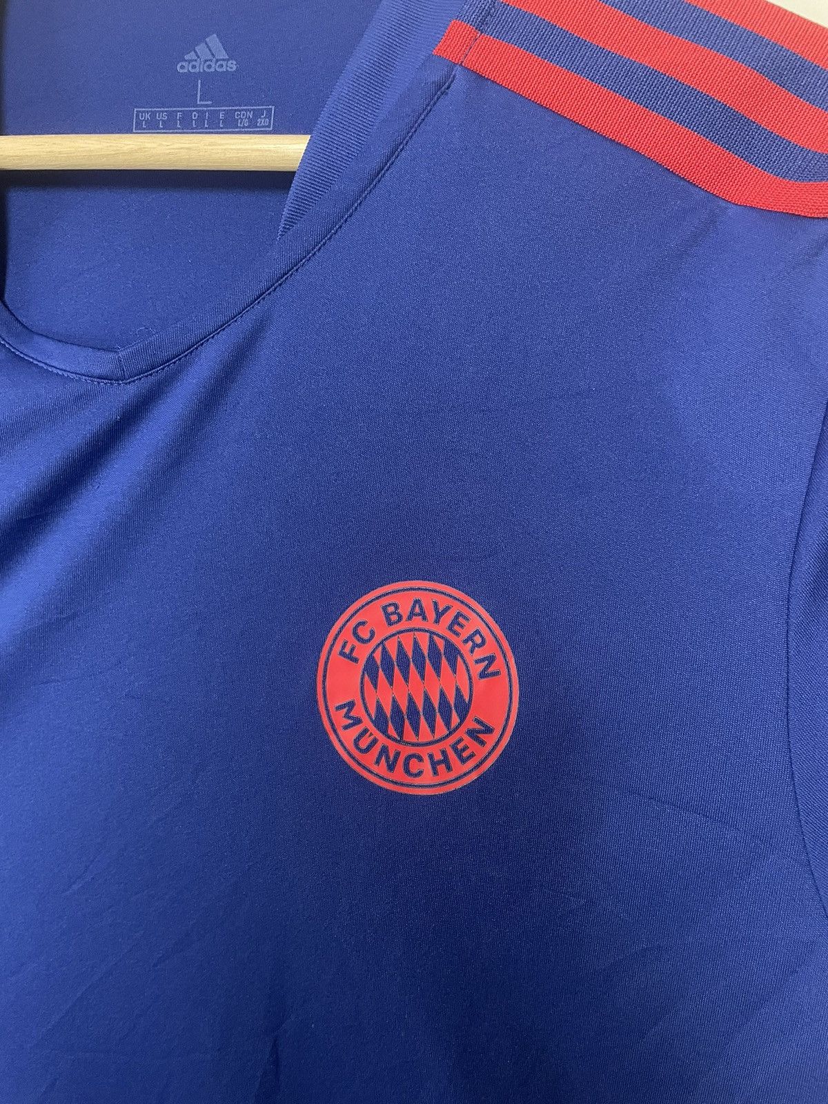 Adidas Adidas Bayern Monachium Soccer Jersey size L Size US L / EU 52-54 / 3 - 7 Thumbnail