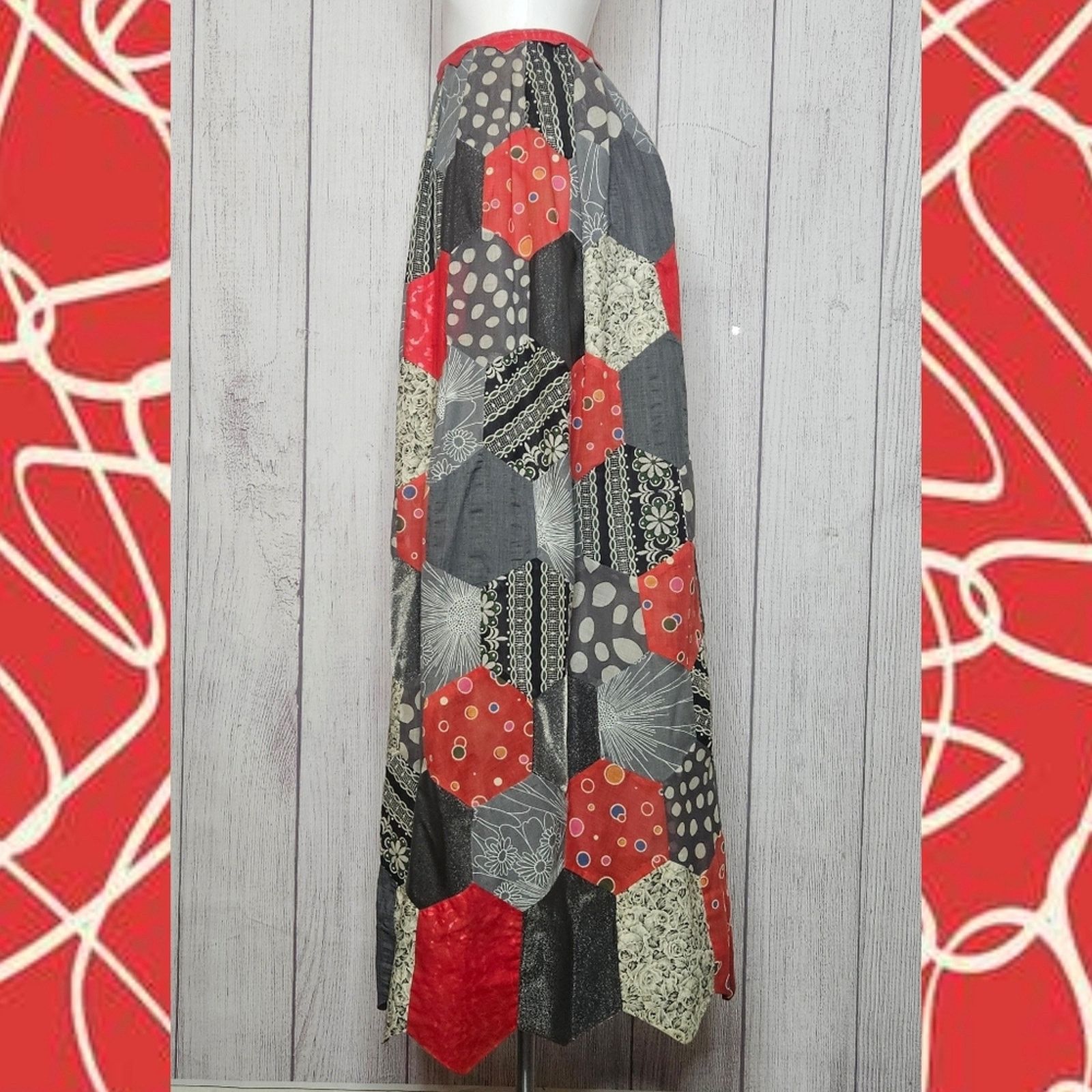 Vintage VTG Hexagon Shape Red/Gray/Silver/Black Patchwork Maxi Skirt Size 26" / US 2 / IT 38 - 1 Thumbnail
