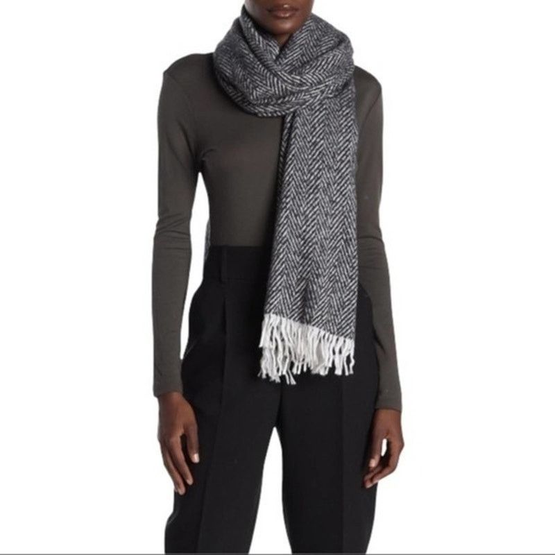 Other Amicale Pure Cashmere Herringbone Fringe Scarf Black/White Size ONE SIZE - 1 Thumbnail