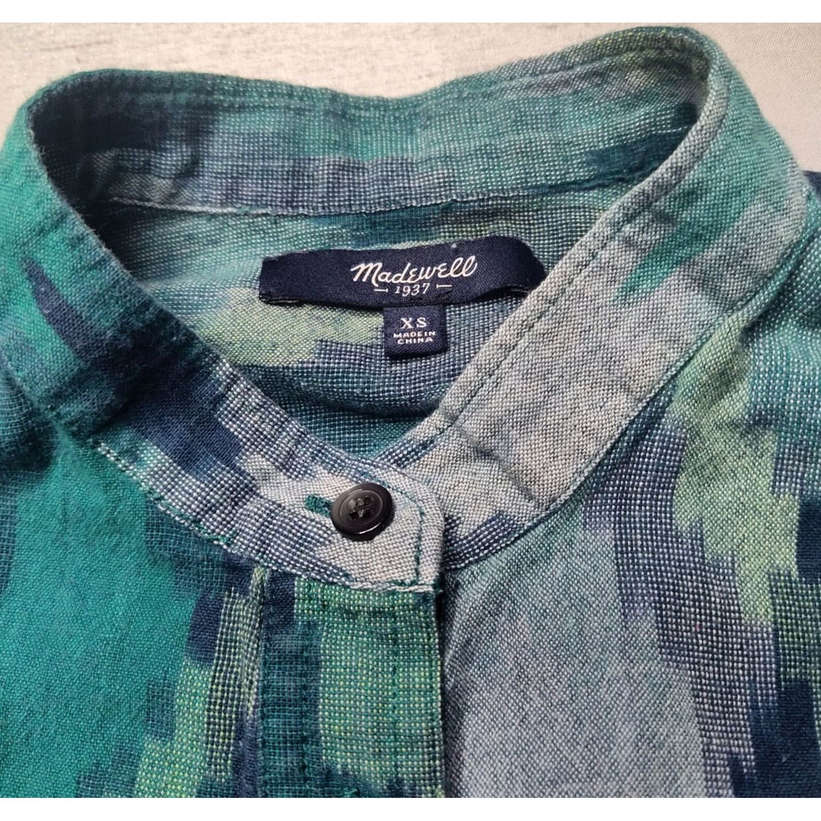 Madewell MADEWELL Women XS Green Abstract 1/2 Button Pullover Peasant Top Blouse Tunic Shirt Womens XS Green Abstract 1/2 Button Pullover Peasant Top Size XS / US 0-2 / IT 36-38 - 6 Thumbnail