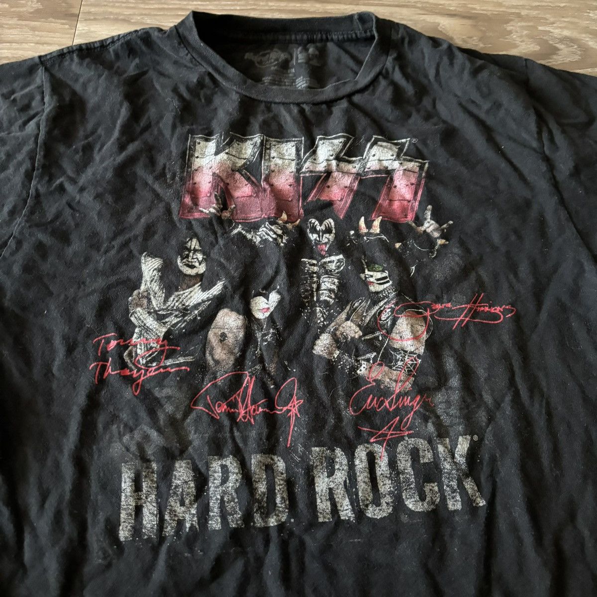 Vintage Crazy Vintage Y2K/2000s Hard Rock Cafe Kiss Rock Band Graphic Tee! Size M Size US M / EU 48-50 / 2 - 2 Thumbnail