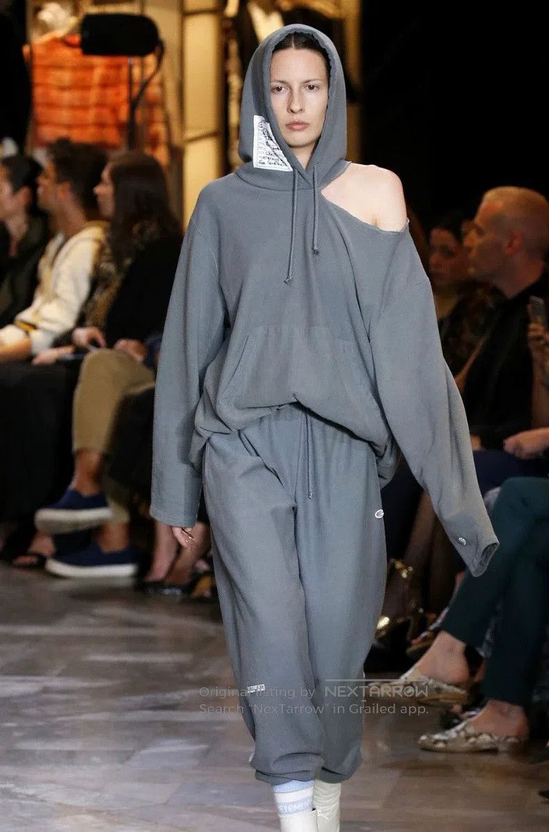 Vetements Vetements Distressed Off-the-Shoulder Hoodie Size L / US 10 / IT 46 - 9 Thumbnail