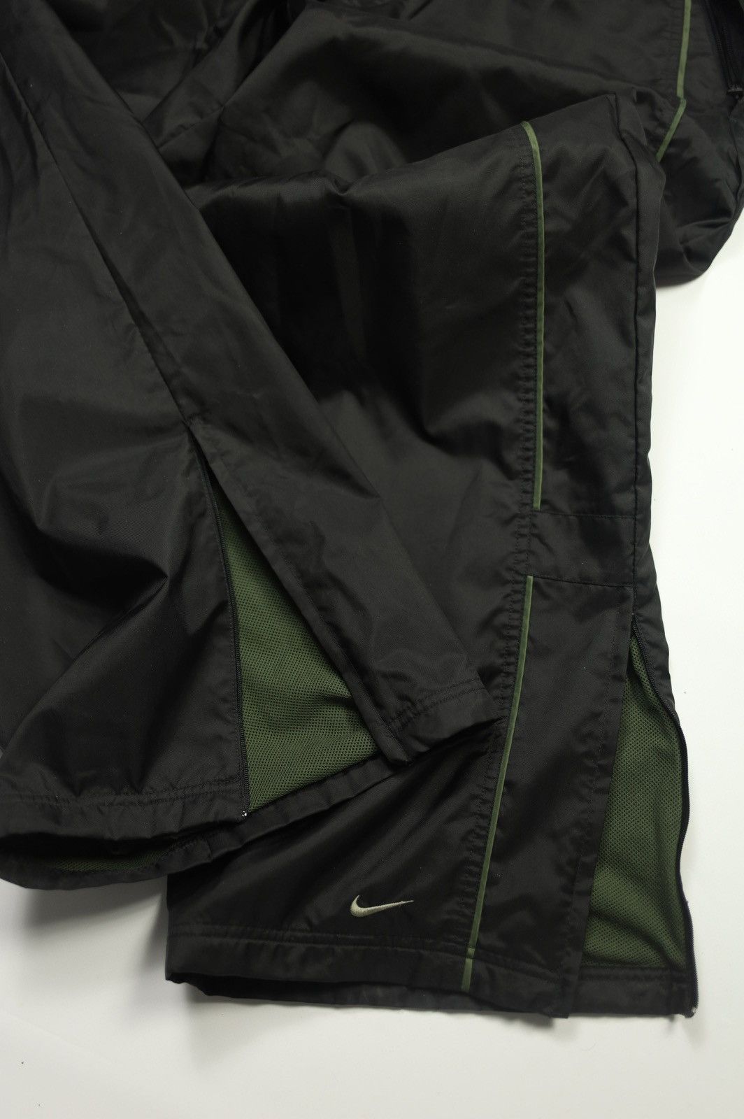 Nike Men’s Vintage Nike Trackpants Size XL Size US 40 / EU 56 - 3 Thumbnail