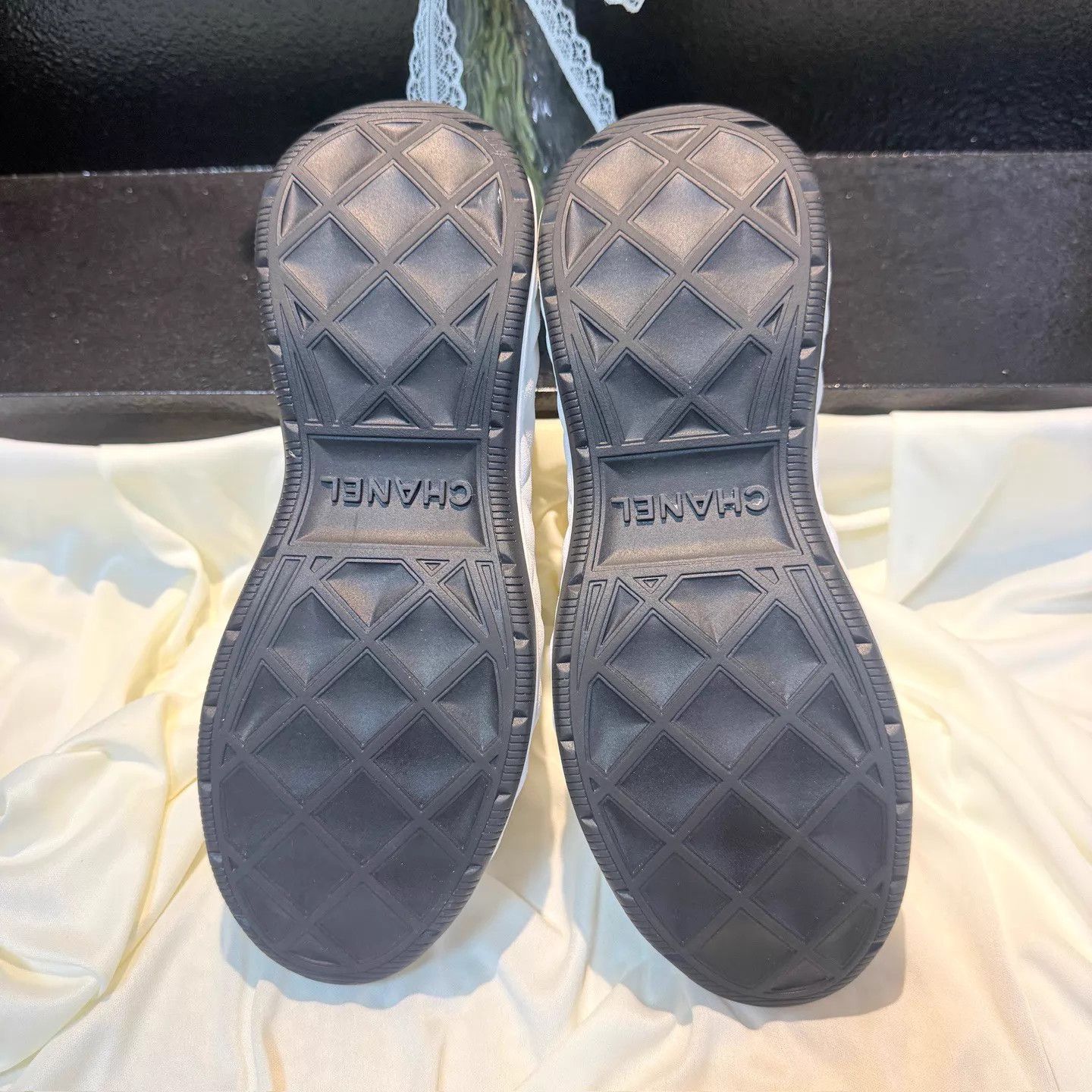 Chanel CHANEL Black White Panda CC Gold Logo Sneakers 36.5 Size US 6 / IT 36 - 6 Thumbnail