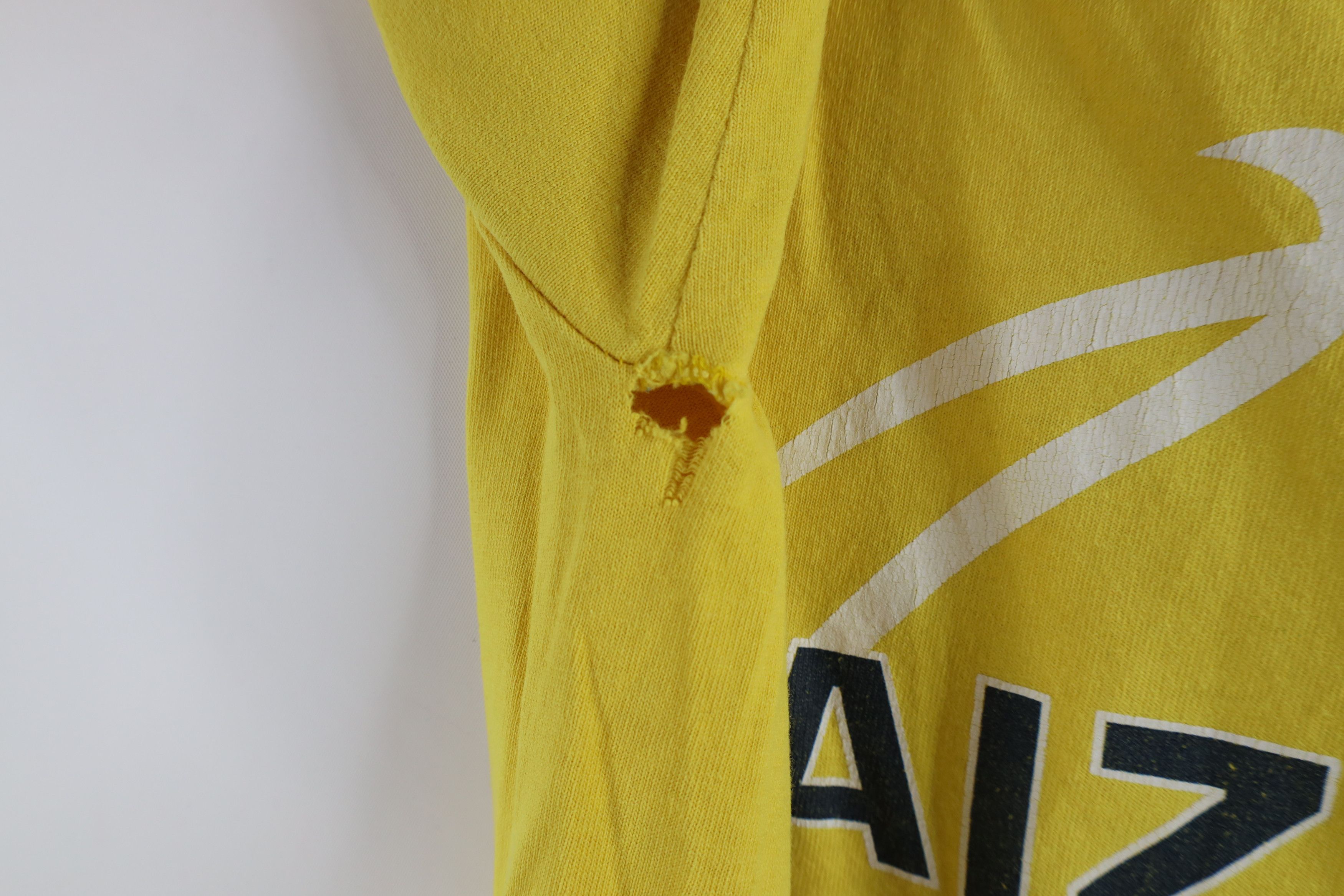 Nike × Vintage Vintage Nike University of Michigan Basketball T-Shirt Size US S / EU 44-46 / 1 - 9 Thumbnail