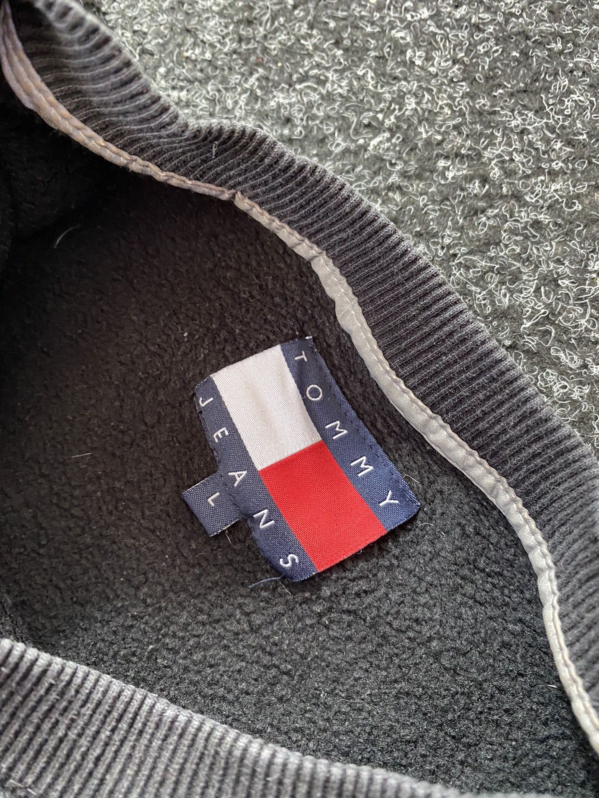 Tommy Hilfiger × Vintage WASHED BLACK TOMMY HILFIGER BOXY LOGO SWEATSHIRT MENS Y2k Size US M / EU 48-50 / 2 - 2 Thumbnail