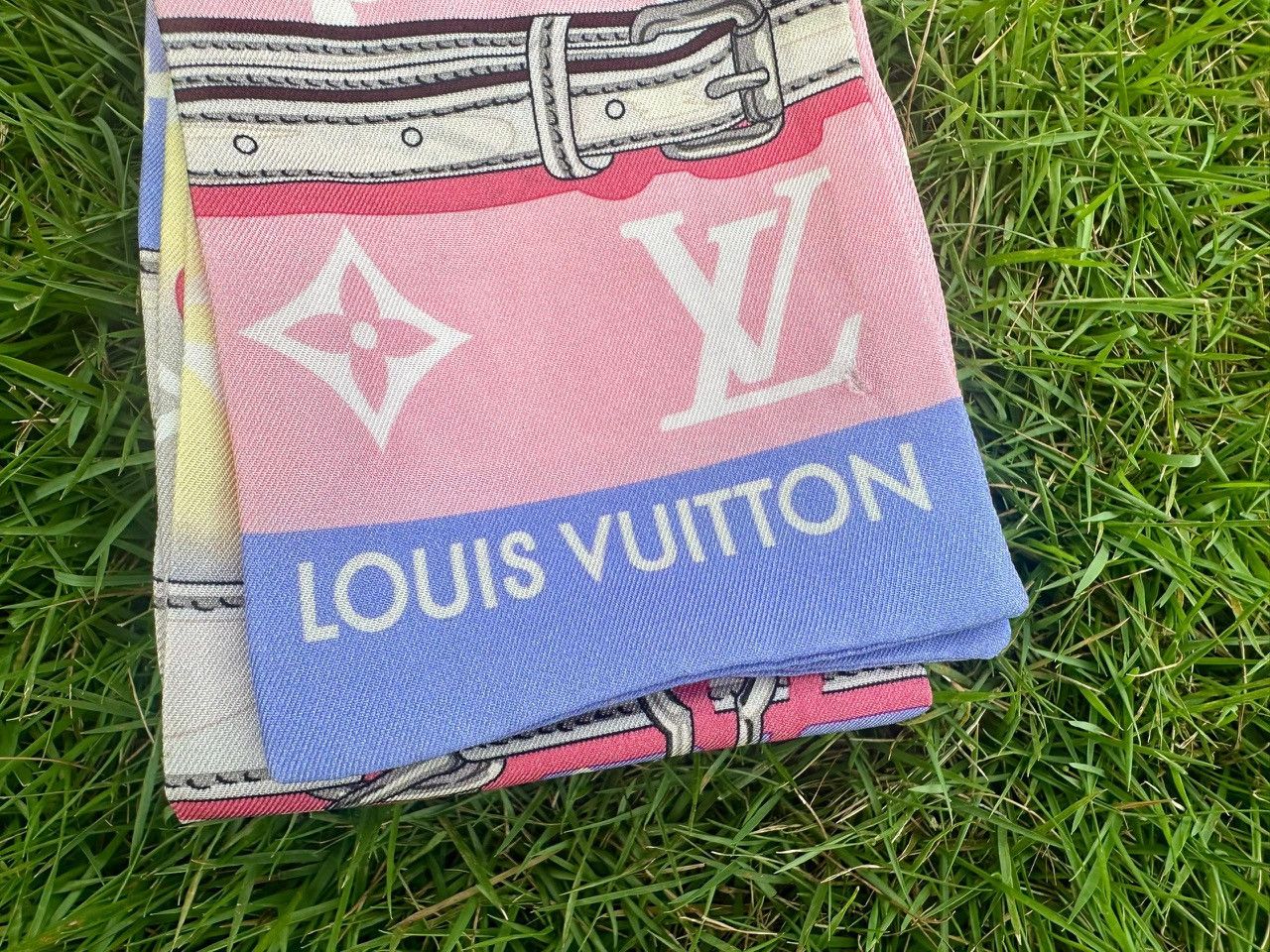 Louis Vuitton Louis Vuitton Silk Escale Confidential Bandeau Scarf Size ONE SIZE - 9 Thumbnail