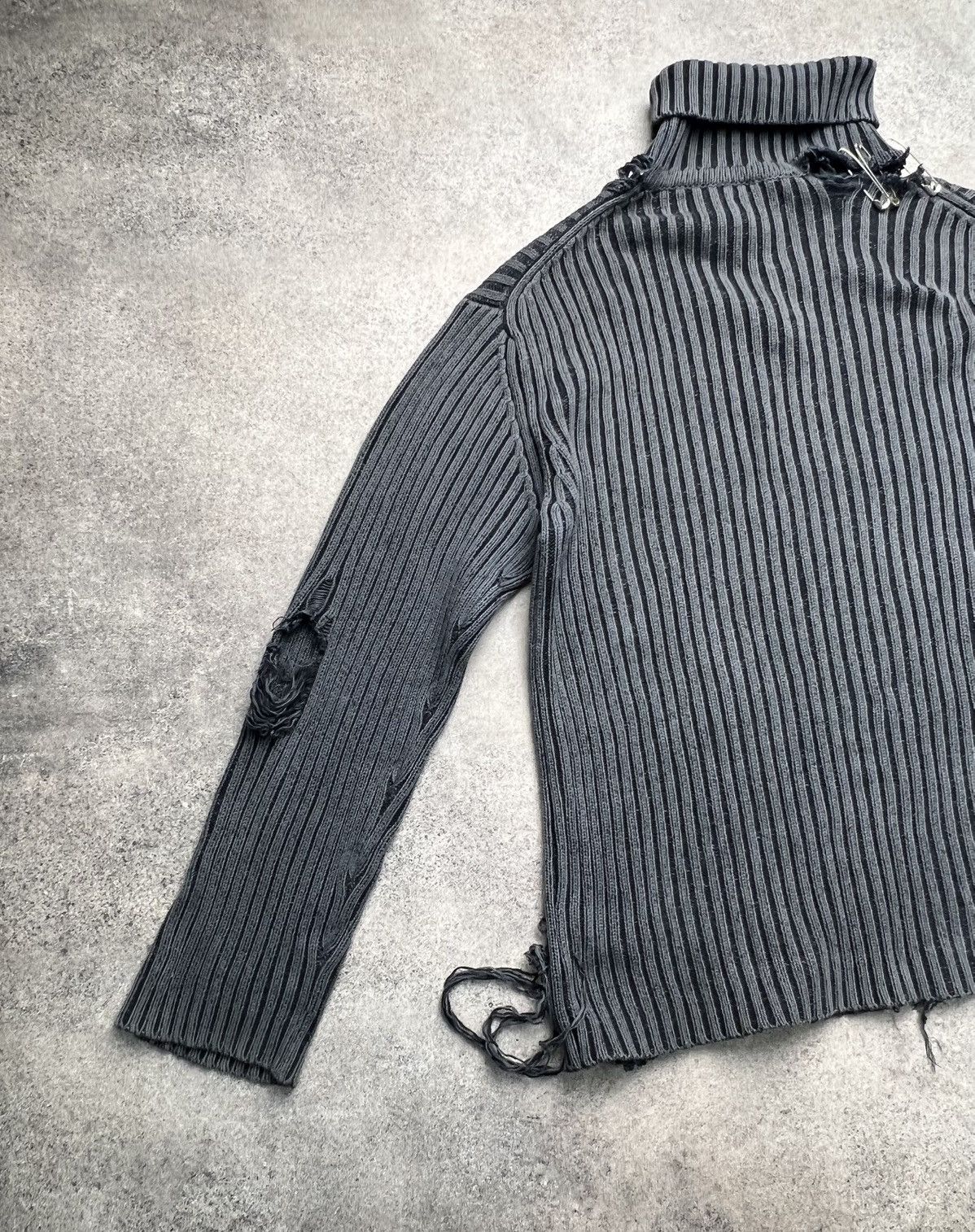 Dolce & Gabbana Dolce & Gabbana distressed chained knit sweater Size US L / EU 52-54 / 3 - 8 Thumbnail