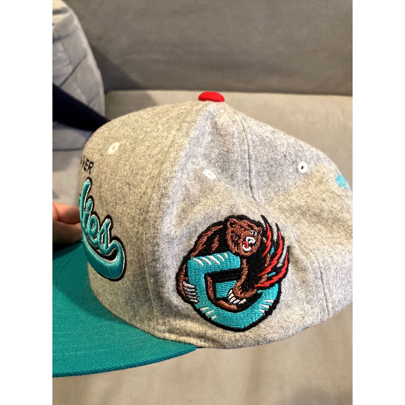 Mitchell & Ness VINTAGE Mitchell & Ness Wool Vancouver Grizzlies Snapback Embroidered Adjustable Men Gray Cap Size ONE SIZE - 2 Thumbnail