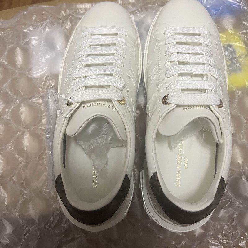 Louis Vuitton Louis Vuitton White Low-Top Sneakers for Women Size US 7 / IT 37 - 8 Thumbnail