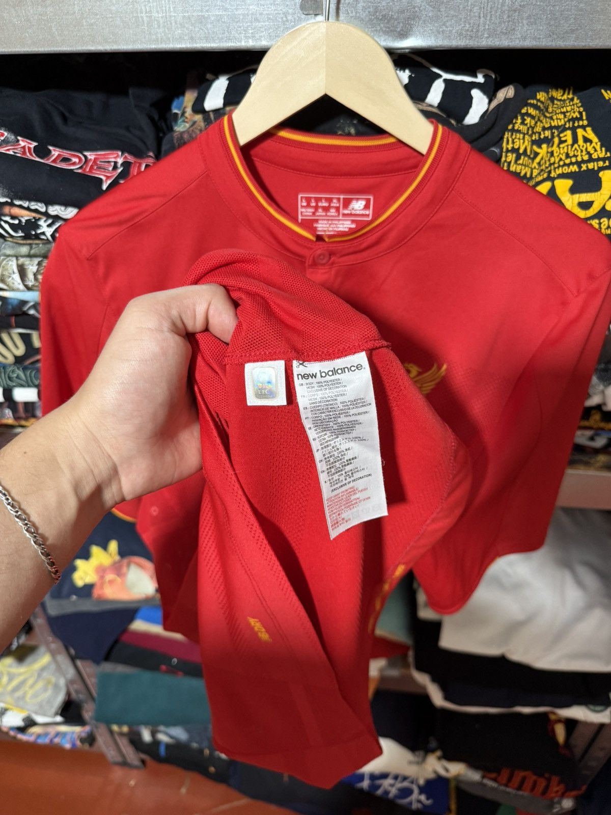 New Balance New Balance Liverpool 2016 2017 Home Football Soccer Jersey Size US L / EU 52-54 / 3 - 9 Thumbnail