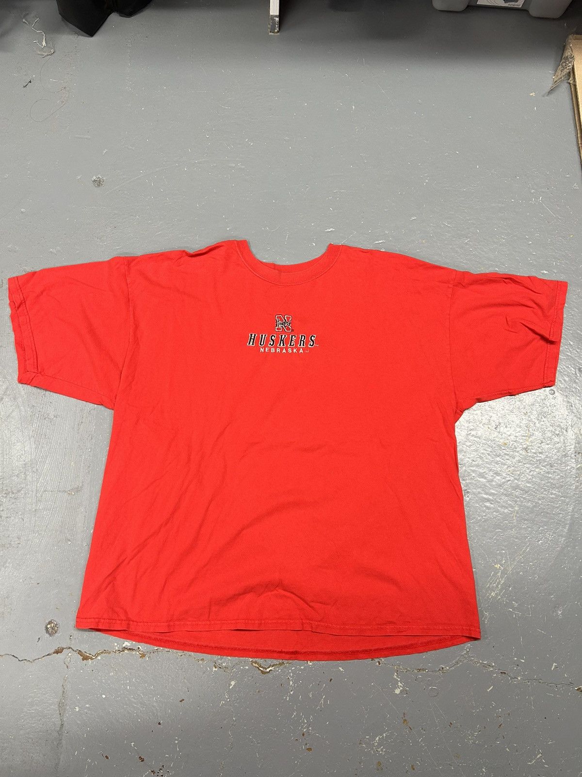 Vintage Crazy Vintage 90s Nebraska Huskers Red Logo Tee Shirt Size US XXL / EU 58 / 5 - 1 Thumbnail