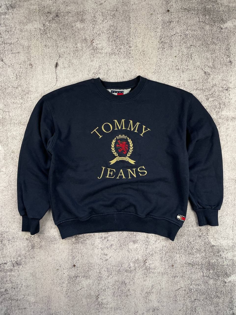 Tommy jeans hot sale crest crew