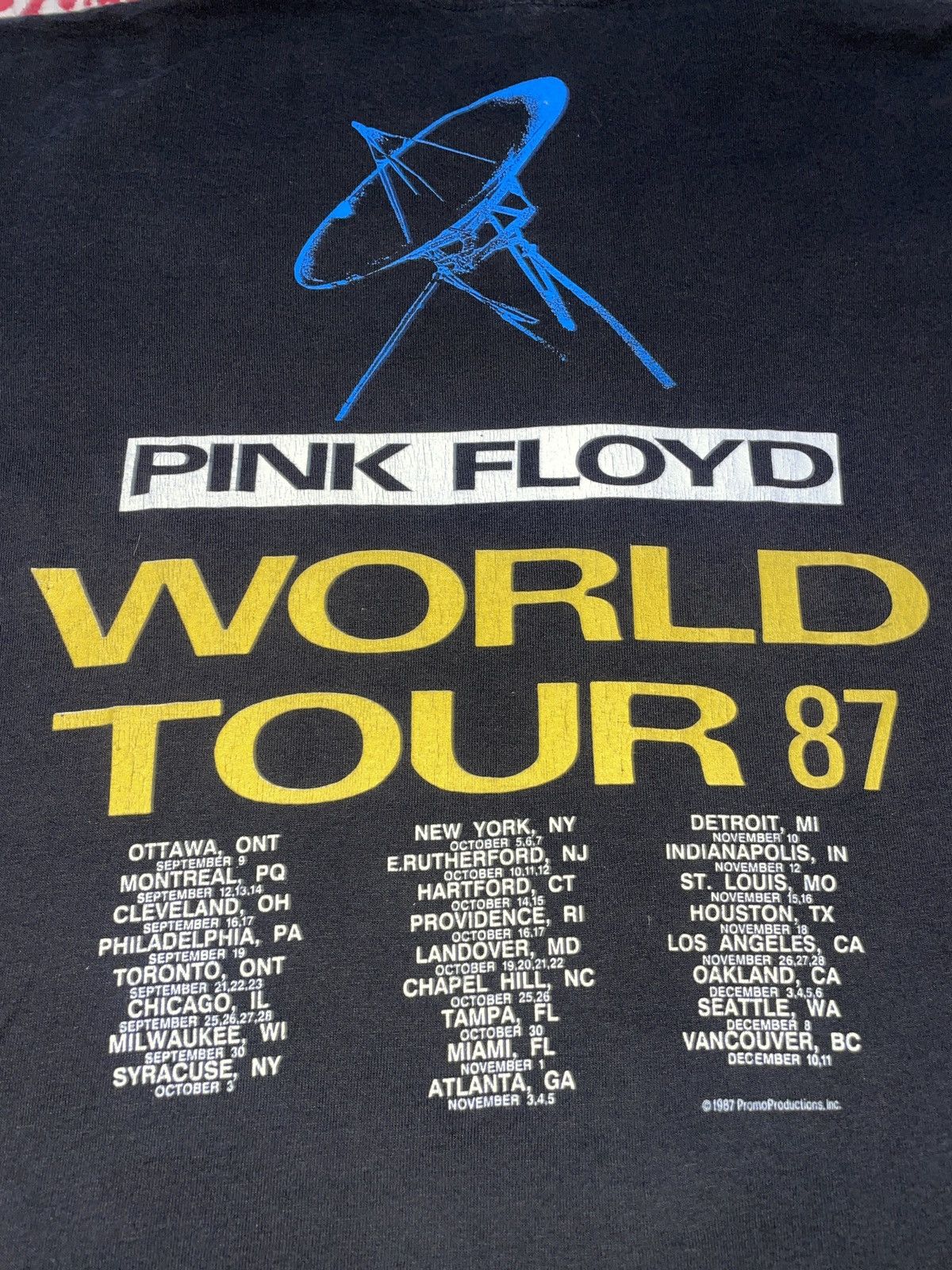 Band Tees 1987 PINK FLOYD WORLD TOUR SHIRT Size US L / EU 52-54 / 3 - 6 Thumbnail