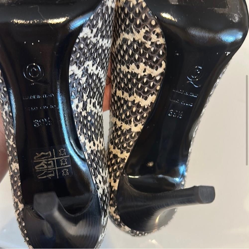 Alexander McQueen Alexander McQueen Black White Snakeskin Round Toe Heels 39.5 Size US 8.5 / IT 38.5 - 6 Thumbnail