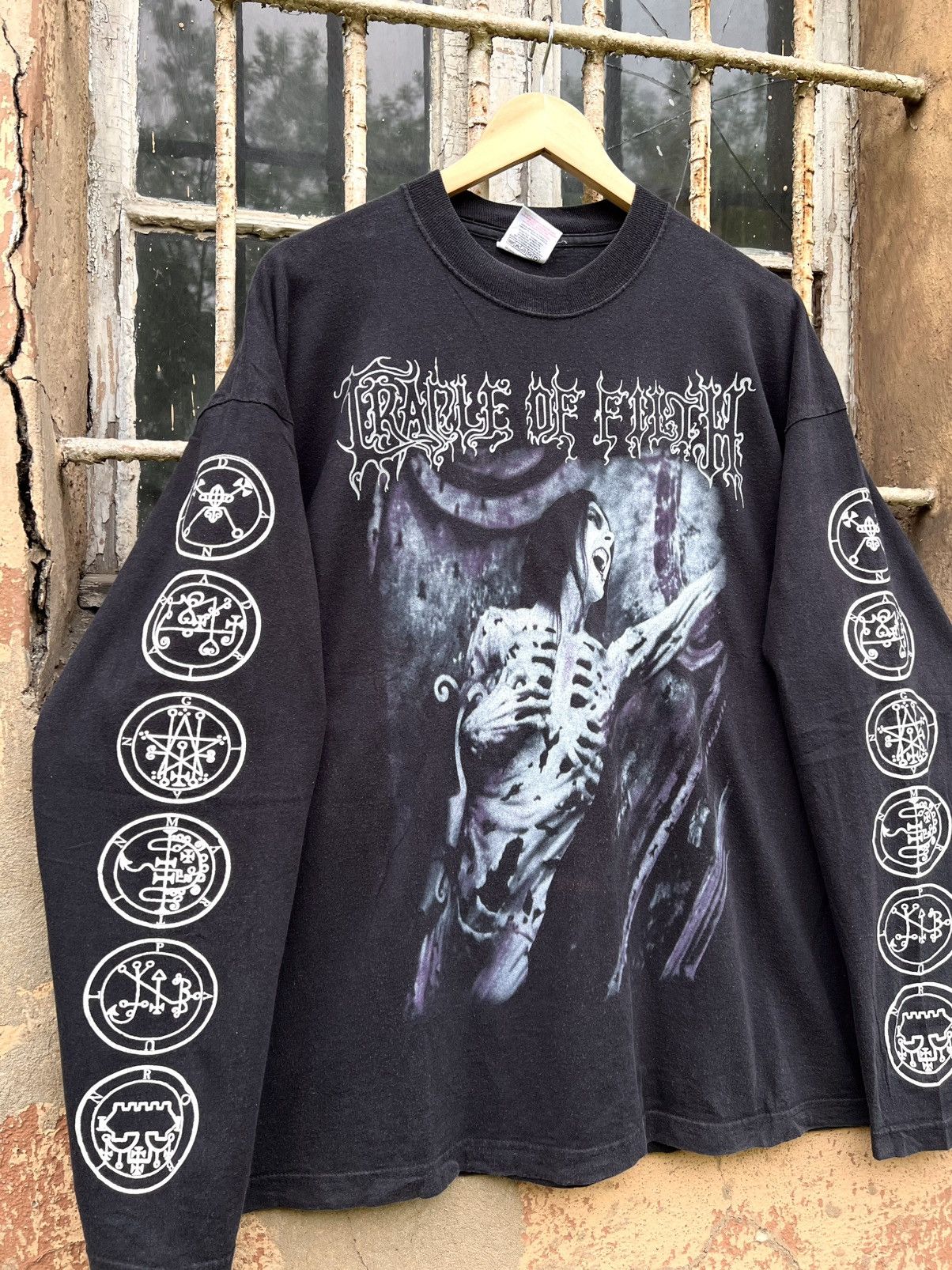 Band Tees VTG 2000 Cradle Of Filth L/S Total Fucking Darkness Shirt XL Size US XL / EU 56 / 4 - 3 Thumbnail